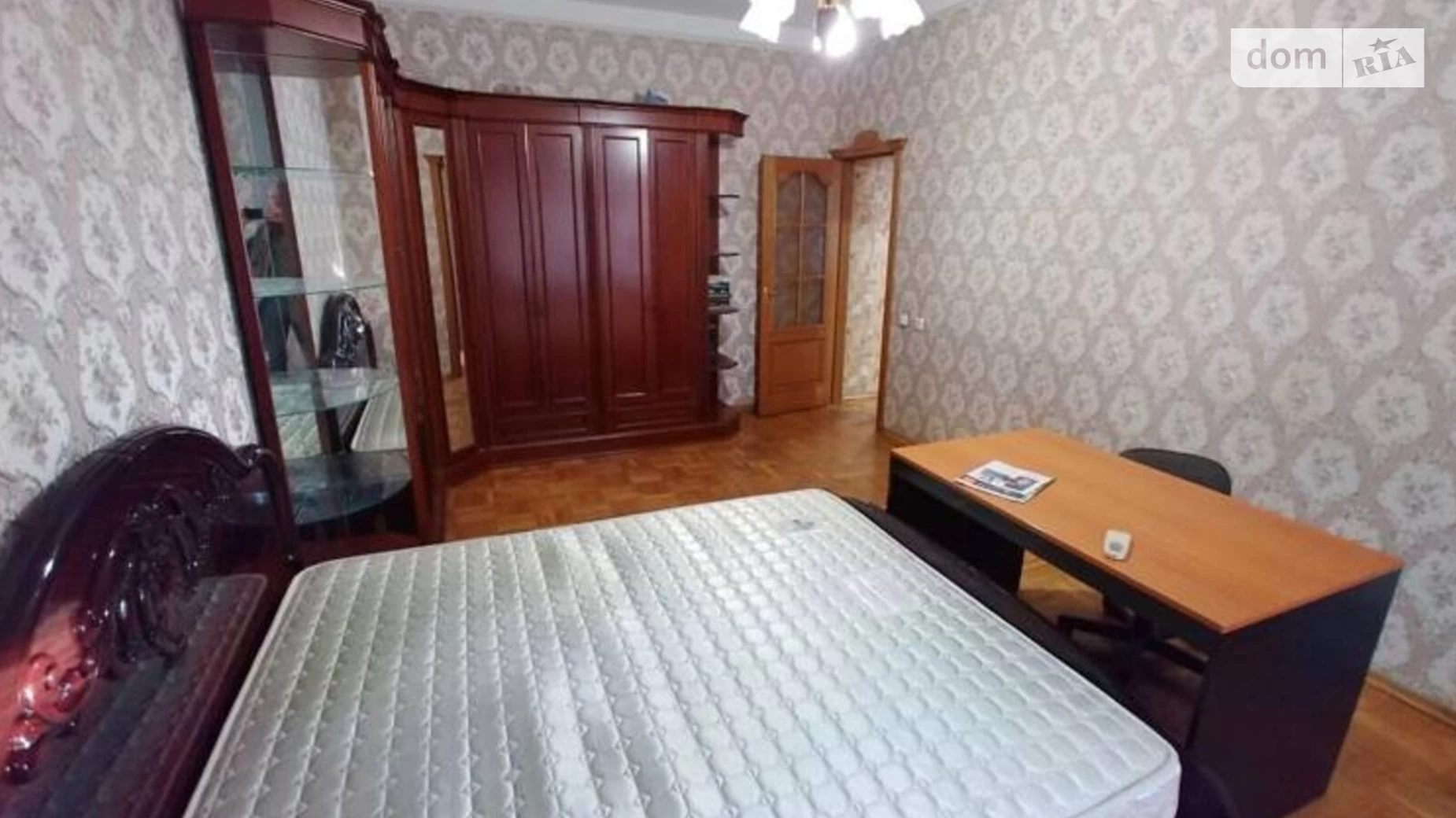 Продается 2-комнатная квартира 67 кв. м в Днепре, ул. Пастера, 12