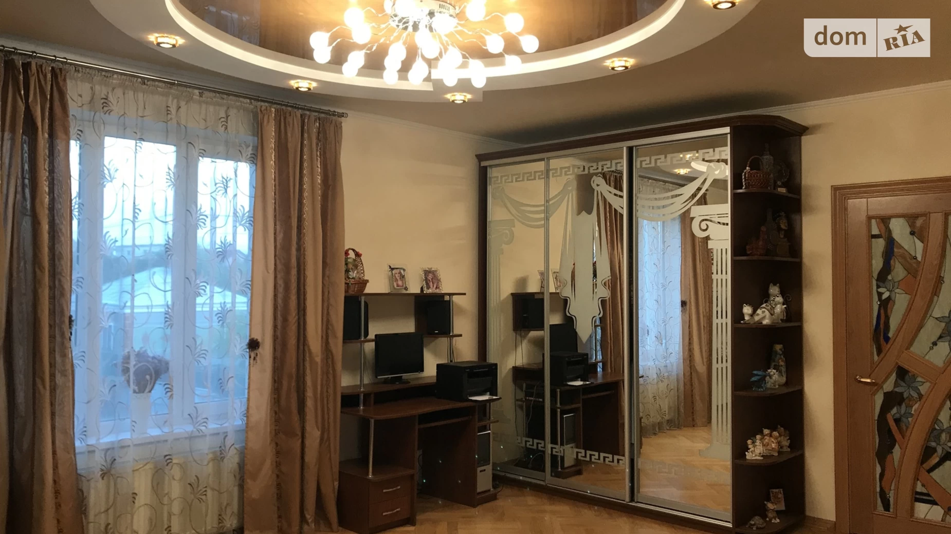 Продается дом на 3 этажа 230 кв. м с мебелью, цена: 250000 $ - фото 4