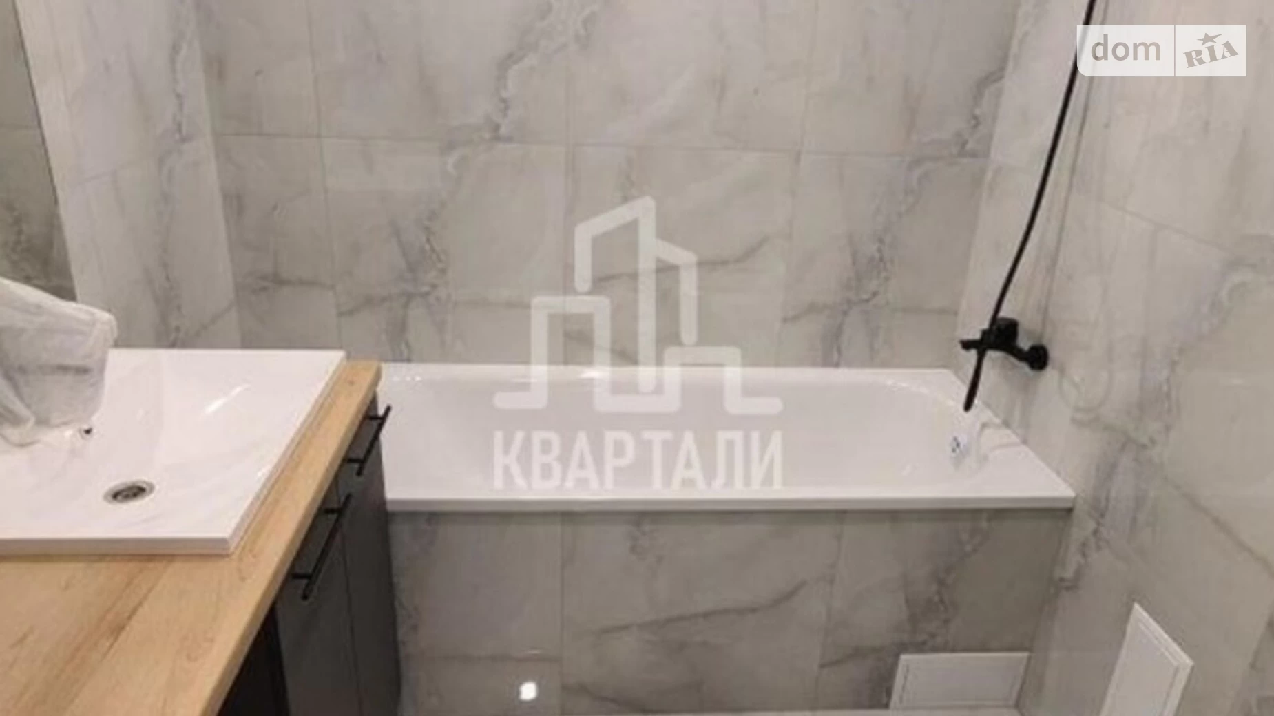 Продается 1-комнатная квартира 24 кв. м в Киеве, ул. Практичная, 1