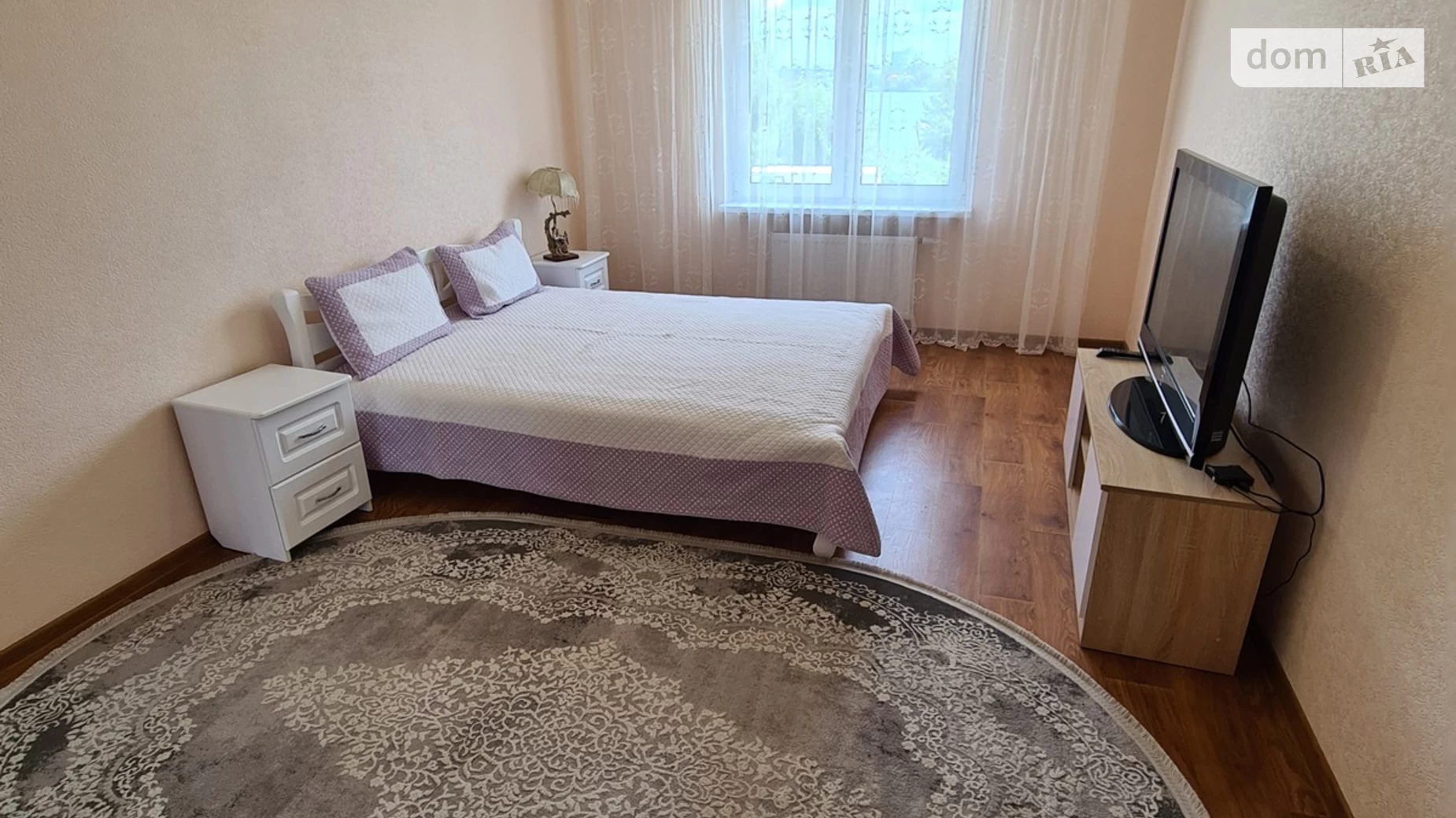 Продается 1-комнатная квартира 48 кв. м в Киеве, ул. Ревуцкого, 54