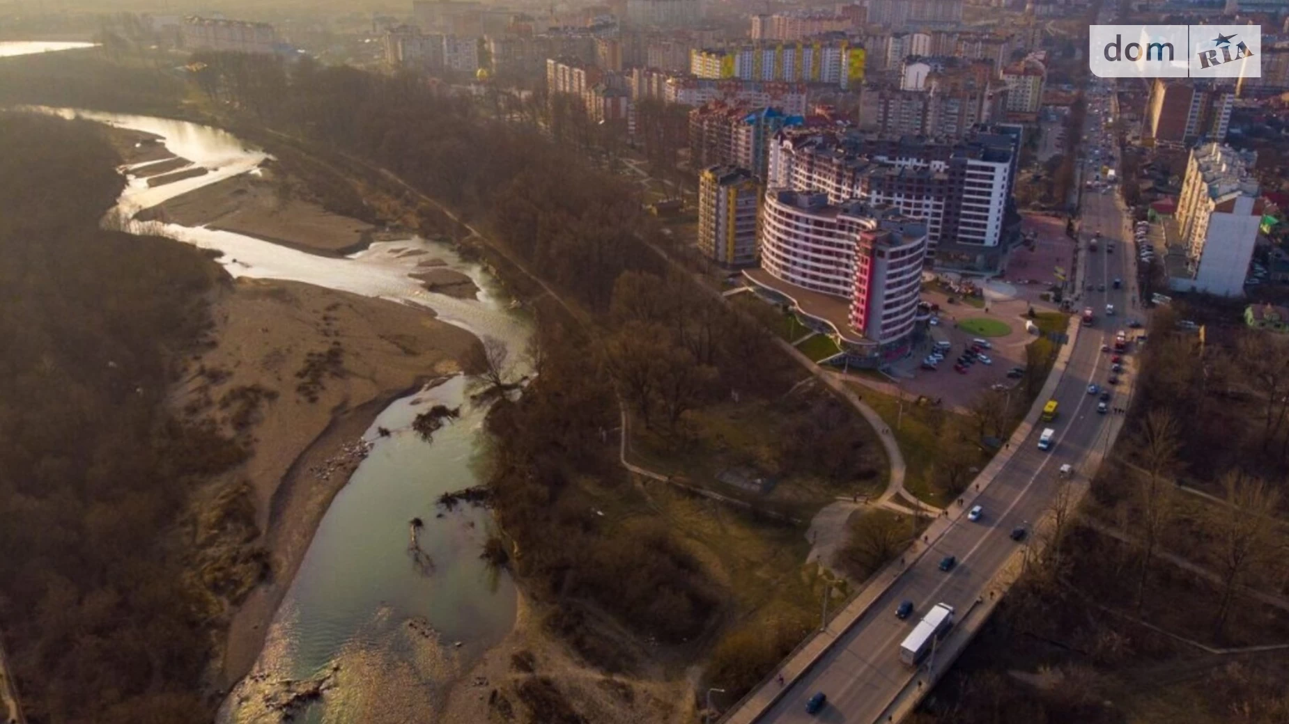 Продается 1-комнатная квартира 49 кв. м в Ивано-Франковске, ул. Галицкая