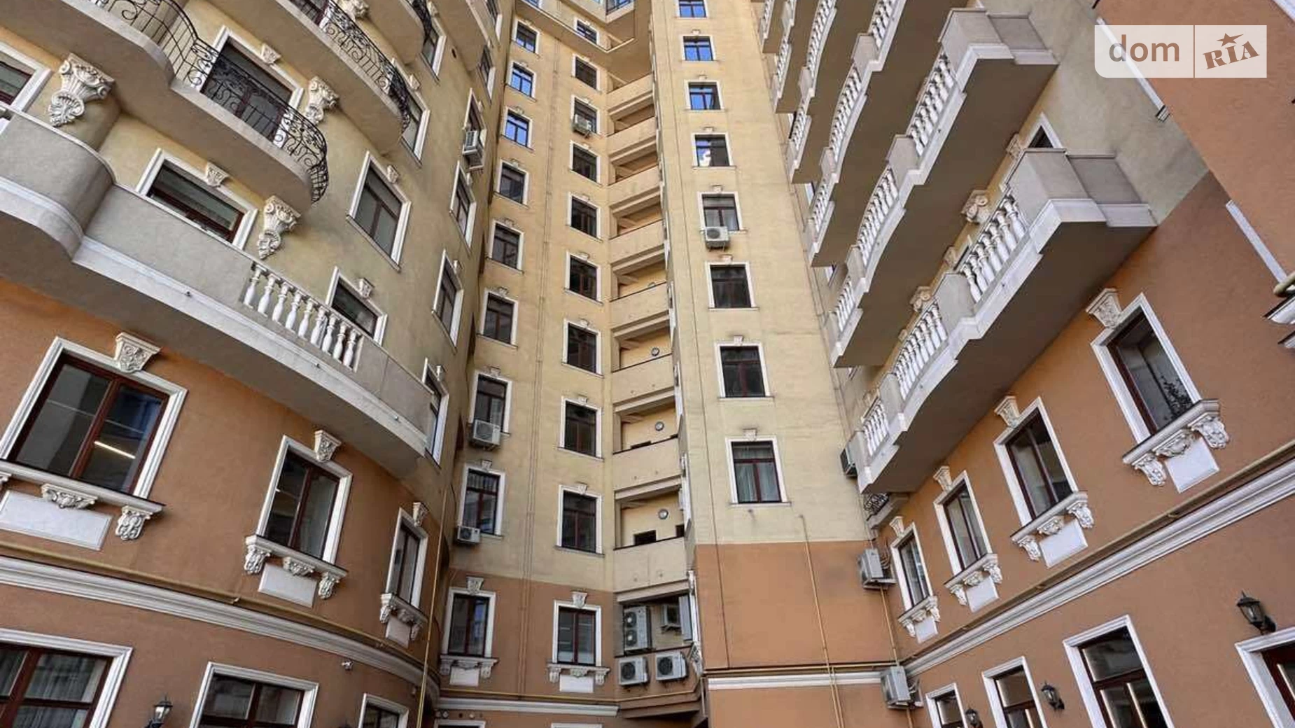 Продается 3-комнатная квартира 94 кв. м в Одессе, спуск Военный, 13