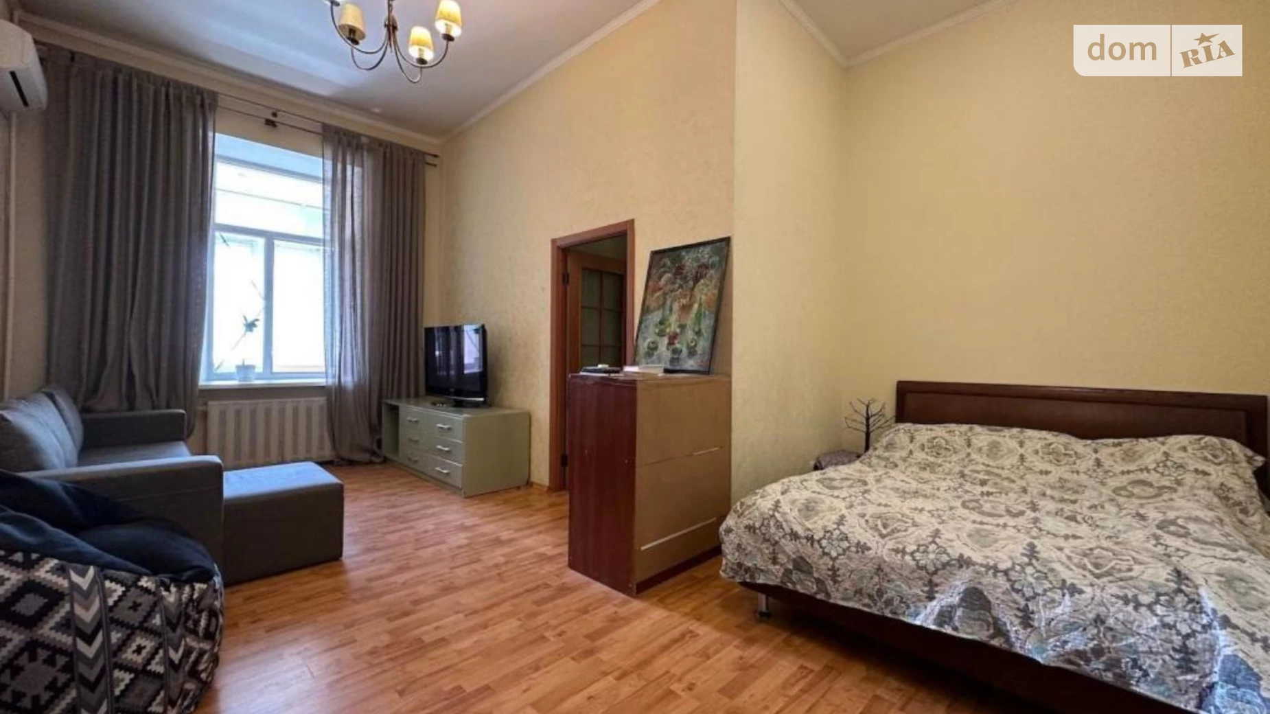 Продается 1-комнатная квартира 47 кв. м в Киеве, ул. Саксаганского, 81