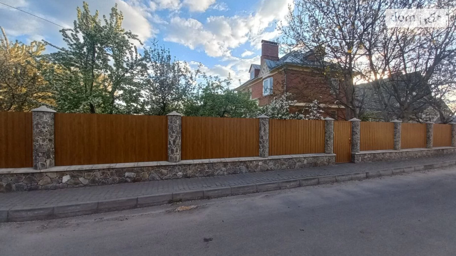Продается дом на 3 этажа 150 кв. м с беседкой, цена: 140000 $ - фото 2