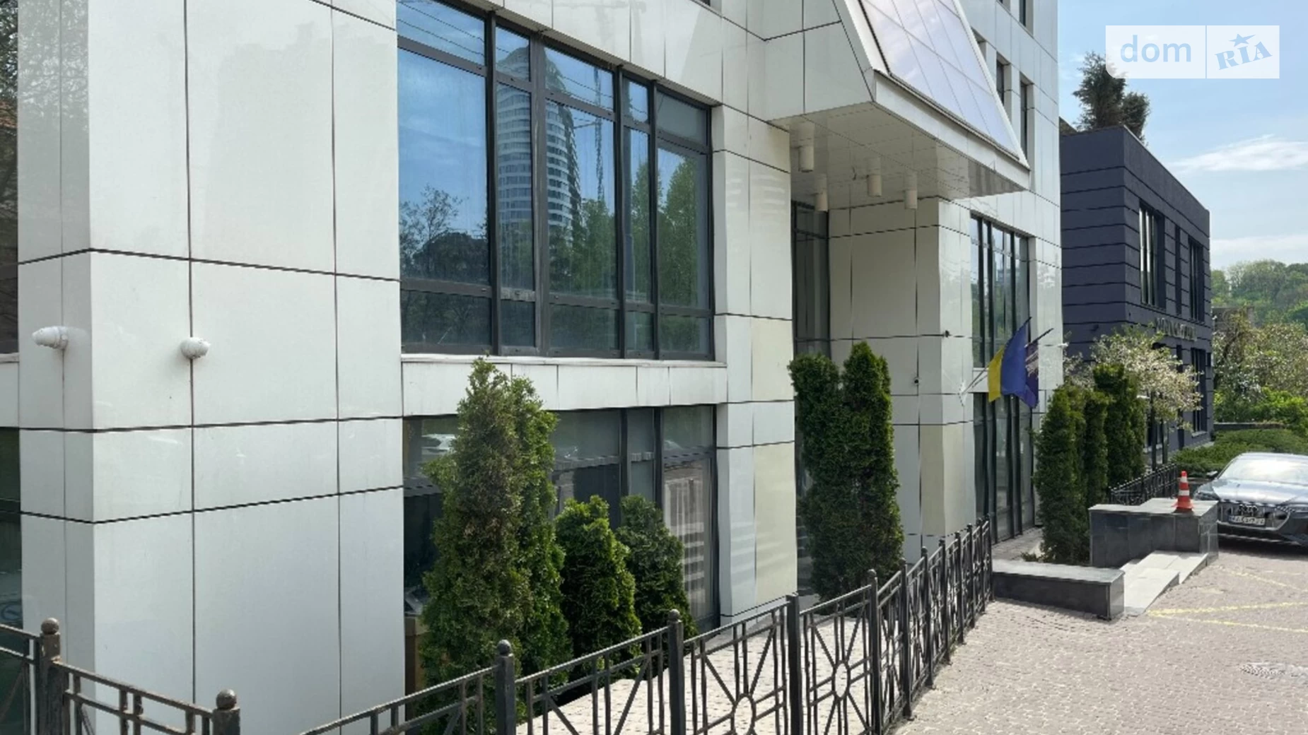 Сдается в аренду офис 262 кв. м в бизнес-центре, цена: 2358 $ - фото 2
