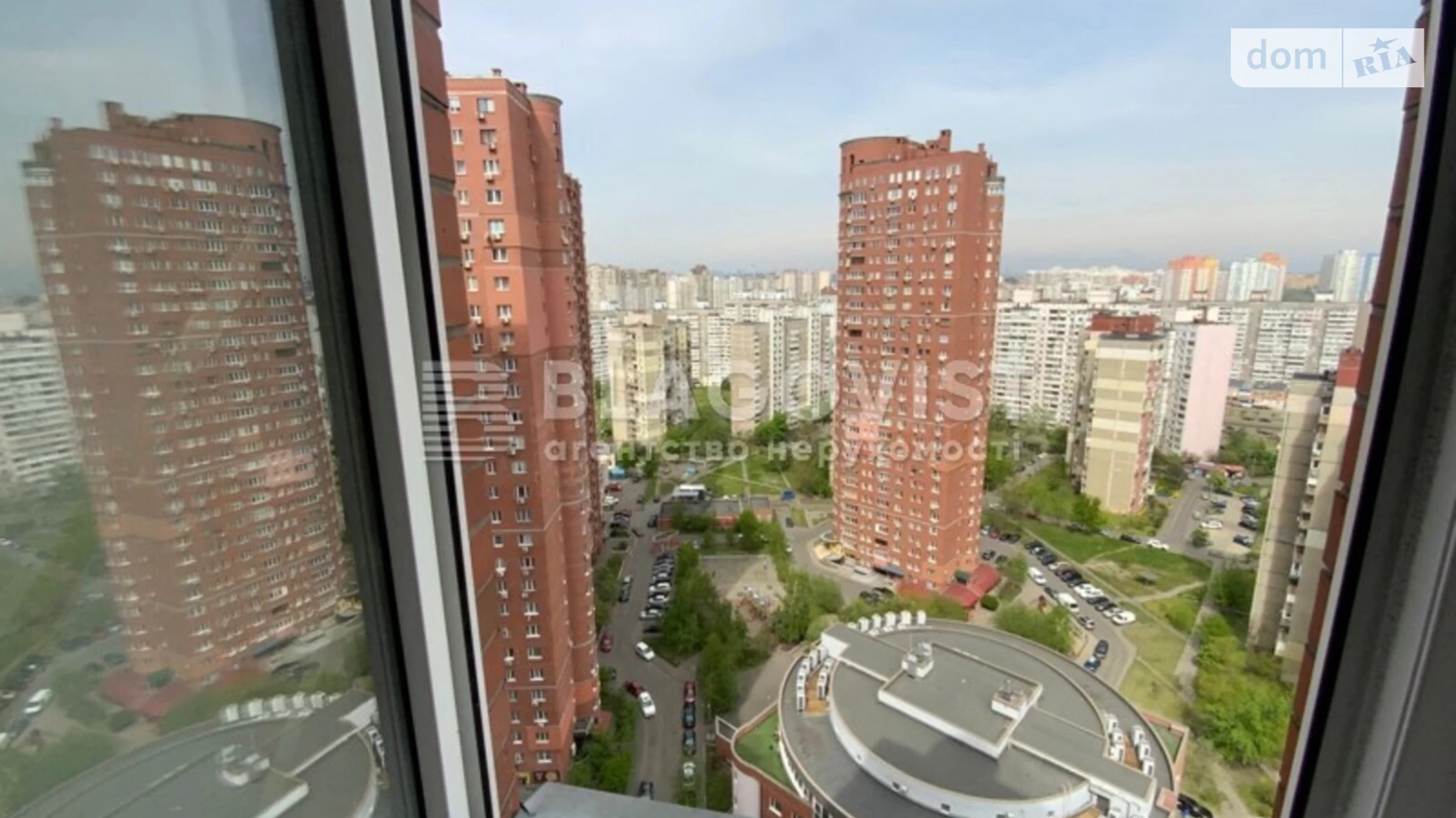 Продается 3-комнатная квартира 116 кв. м в Киеве, ул. Анны Ахматовой, 13Д