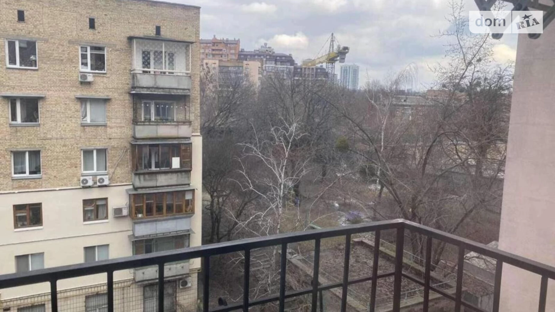 Продается 5-комнатная квартира 200 кв. м в Киеве, ул. Тургенева, 74