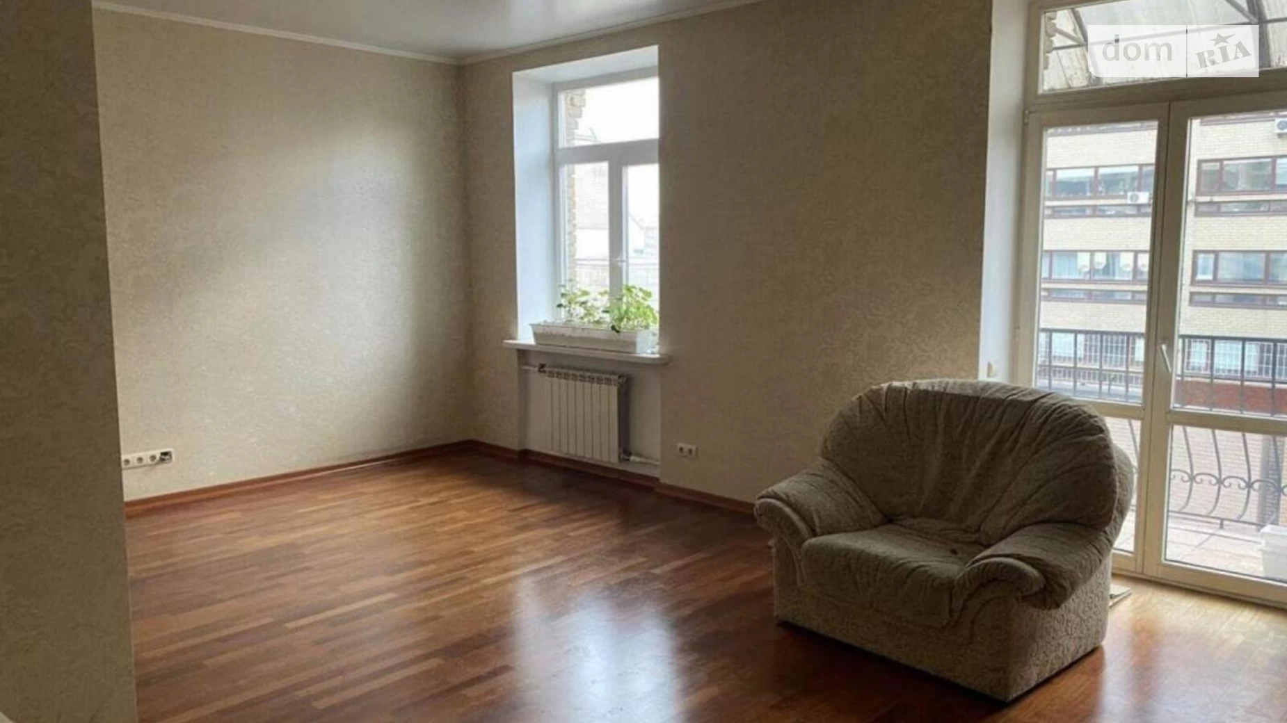 Продается 5-комнатная квартира 200 кв. м в Киеве, ул. Тургенева, 74