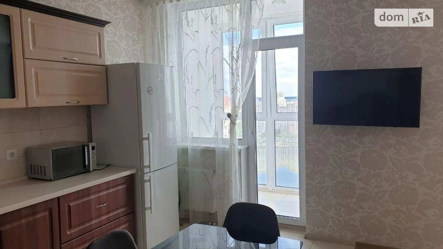 Продается 1-комнатная квартира 50 кв. м в Киеве, ул. Драгоманова, 2 - фото 2