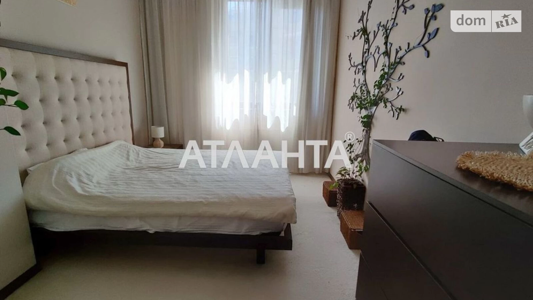 Продається 4-кімнатна квартира 172 кв. м у Одесі, просп. Шевченка