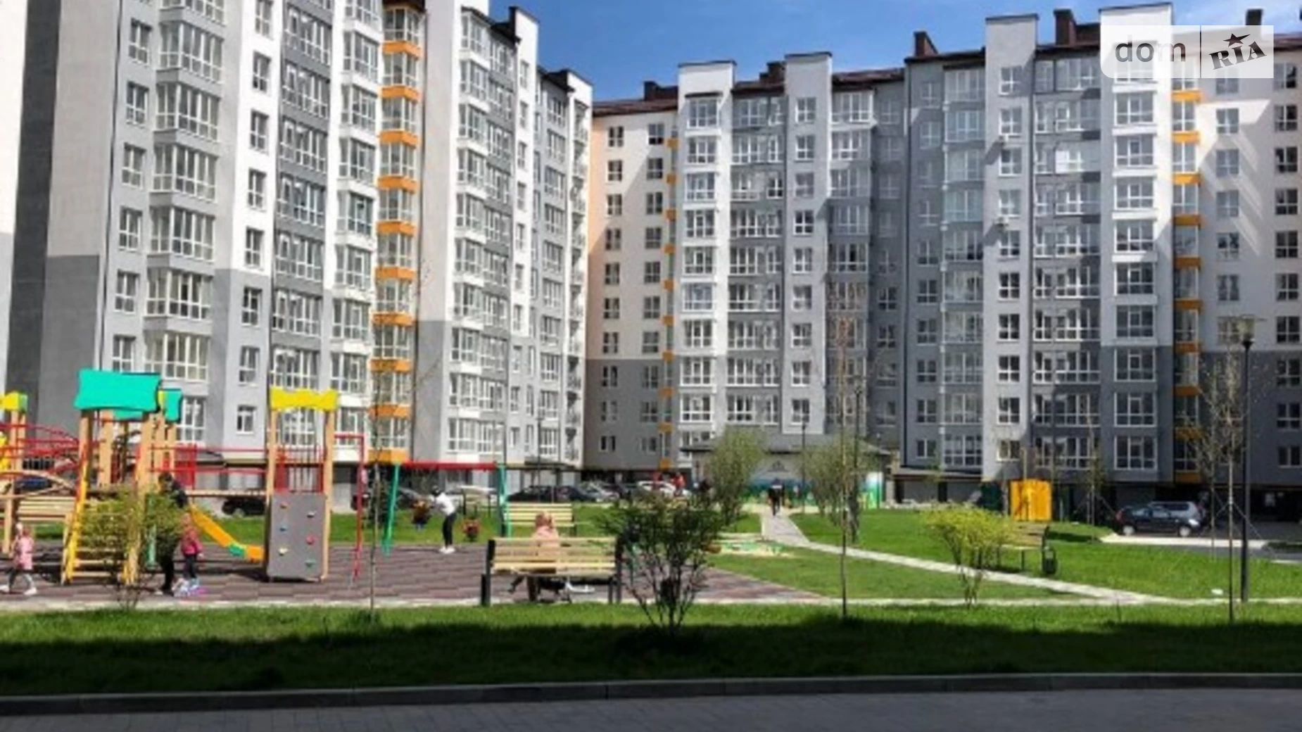 Продается 1-комнатная квартира 41.2 кв. м в Ивано-Франковске, ул. Химиков, 35