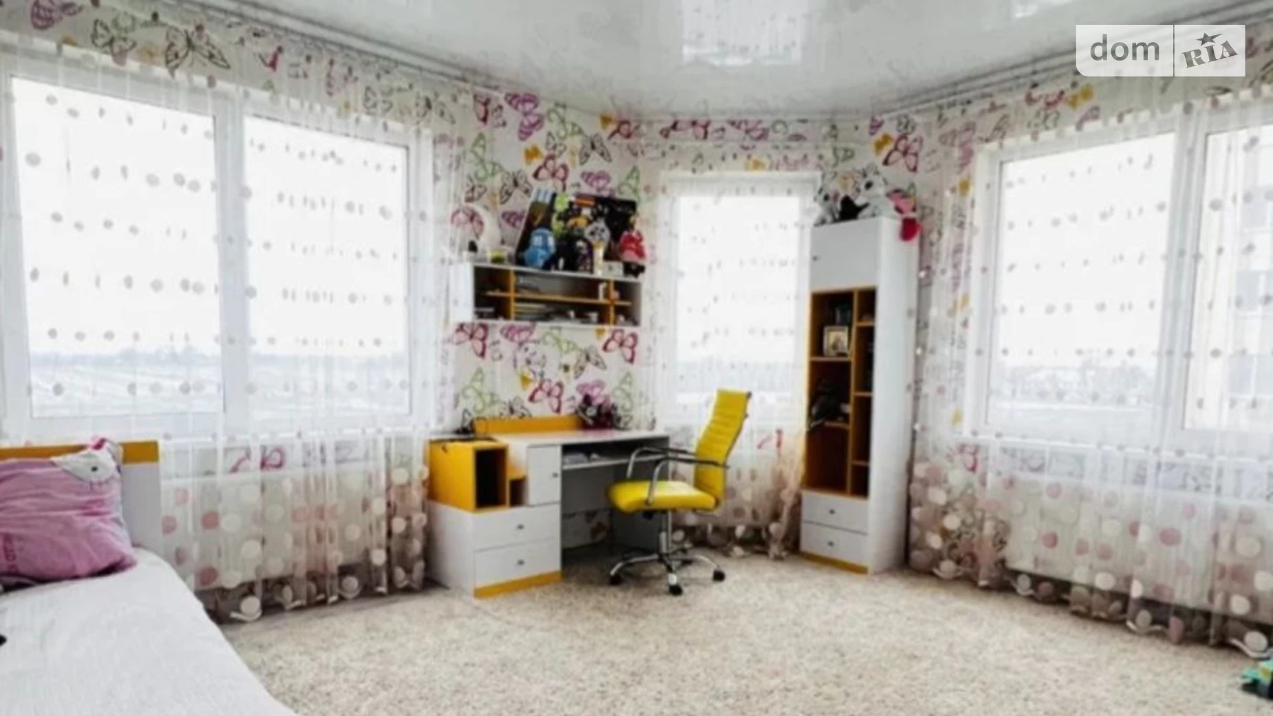 Продается 2-комнатная квартира 67 кв. м в Одессе, мас. Радужный, 1-3