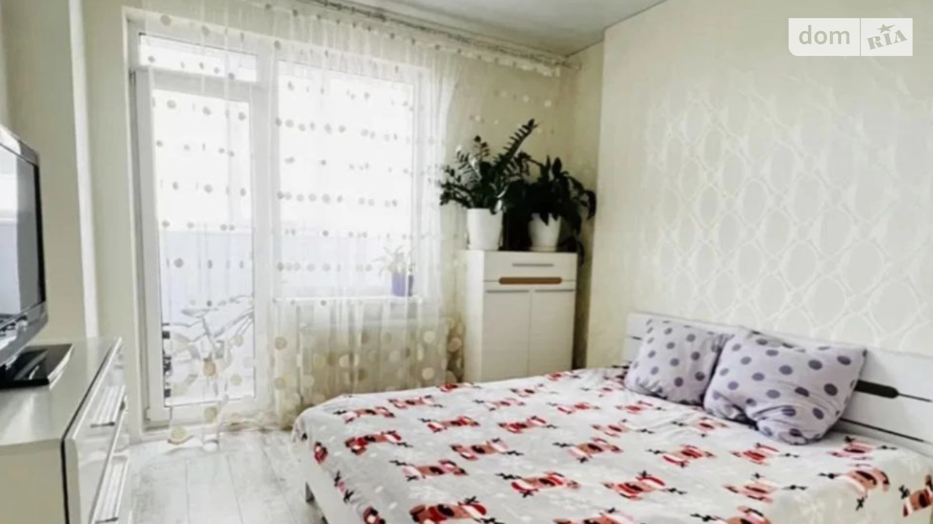 Продается 2-комнатная квартира 67 кв. м в Одессе, мас. Радужный, 1-3
