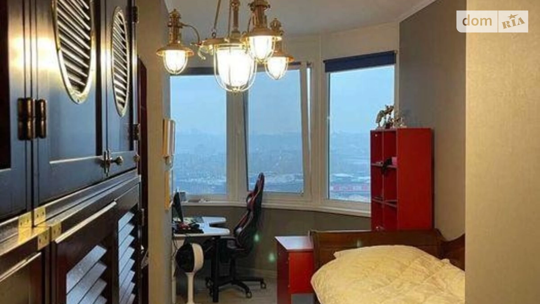 Продается 3-комнатная квартира 120 кв. м в Киеве, ул. Юрия Ильенко, 18Б