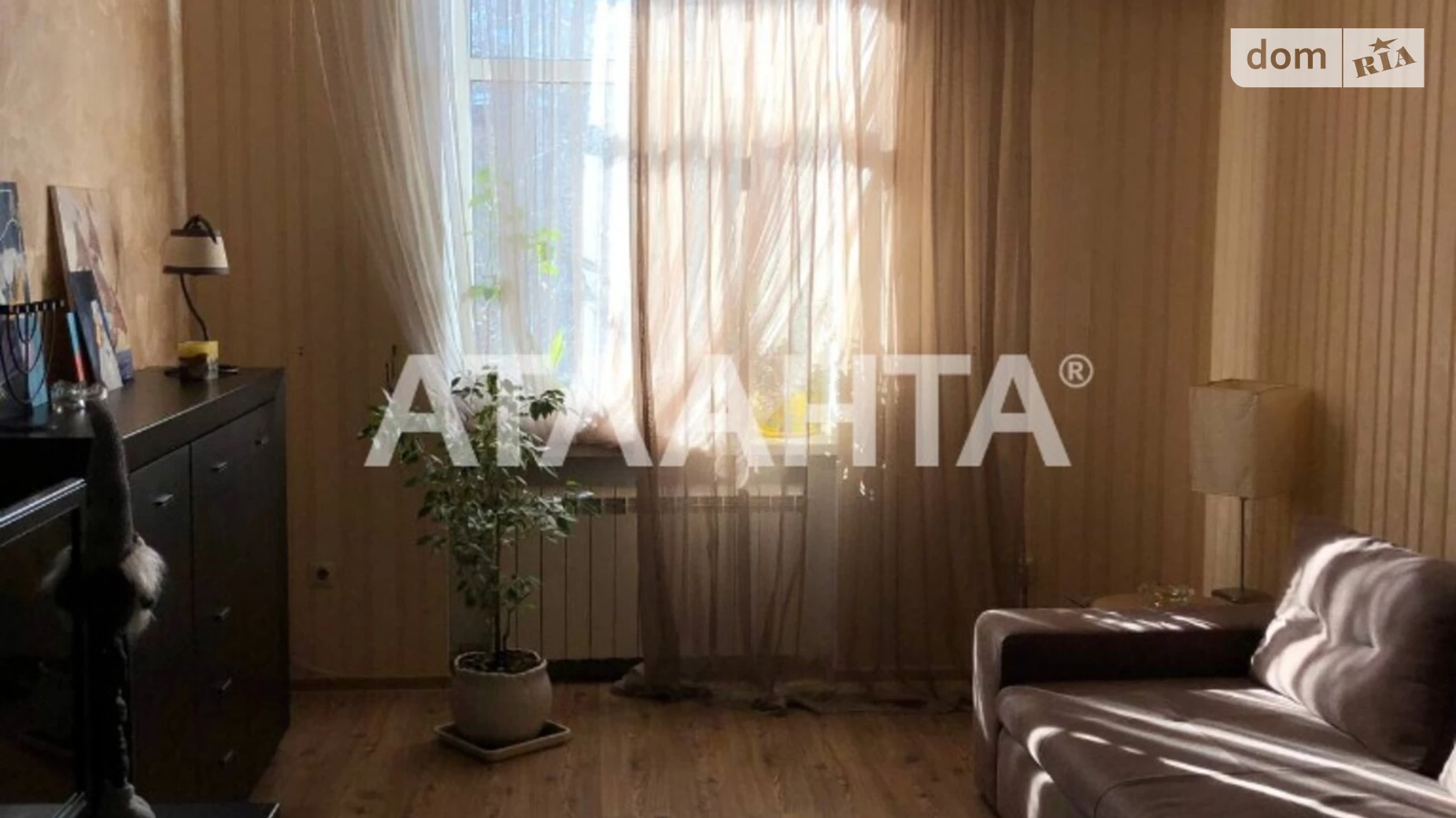 Продається 4-кімнатна квартира 83 кв. м у Одесі, просп. Гагаріна