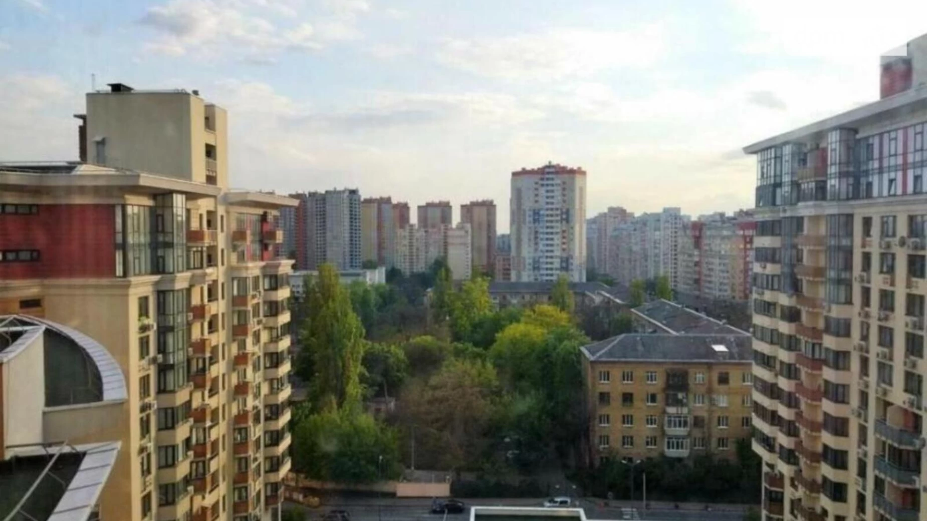 Продается 3-комнатная квартира 90 кв. м в Киеве, ул. Ломоносова, 73-79