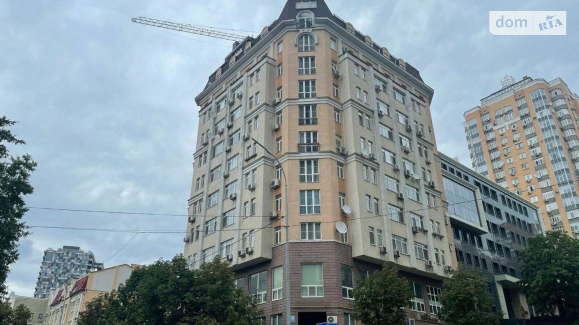 Продается 3-комнатная квартира 117 кв. м в Киеве, ул. Лабораторная, 8