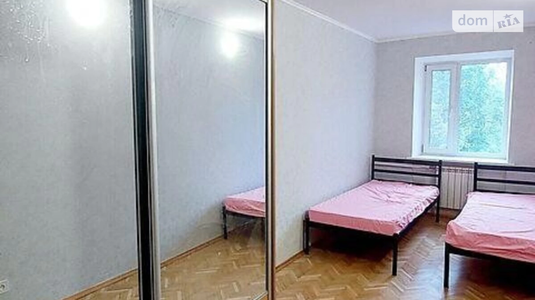 Продается 3-комнатная квартира 56 кв. м в Киеве, ул. Елены Телиги, 15