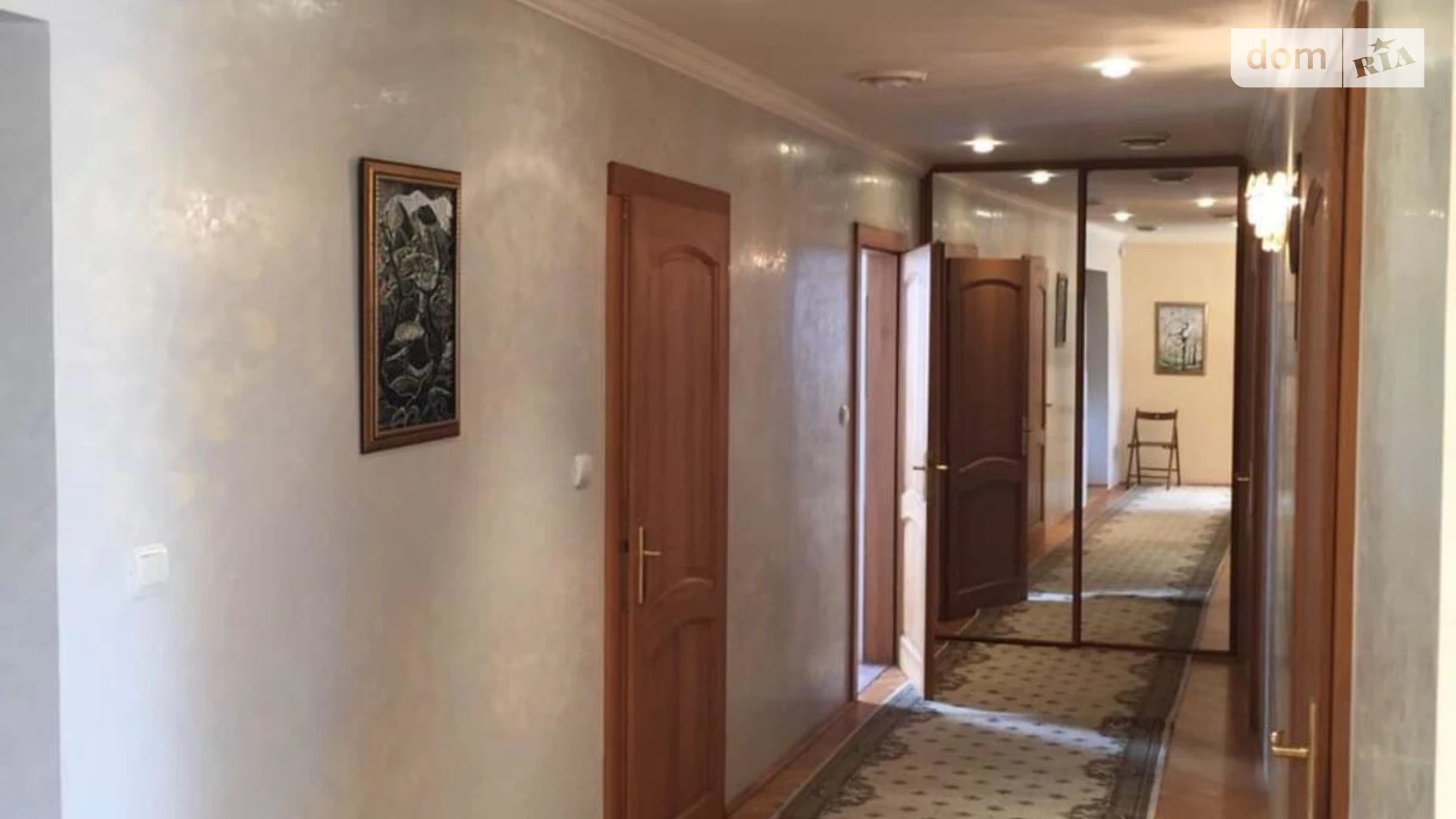 Продается 4-комнатная квартира 250 кв. м в Ужгороде, наб. Независимости, 20