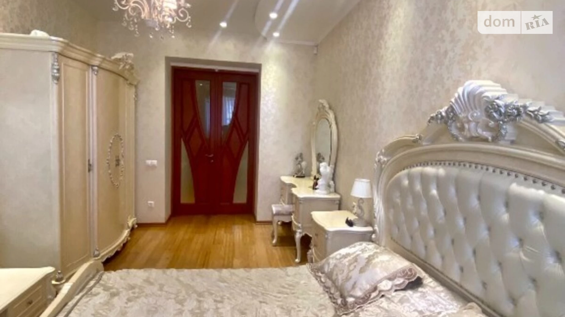 Продается 5-комнатная квартира 197 кв. м в Одессе, ул. Адмирала Лазарева