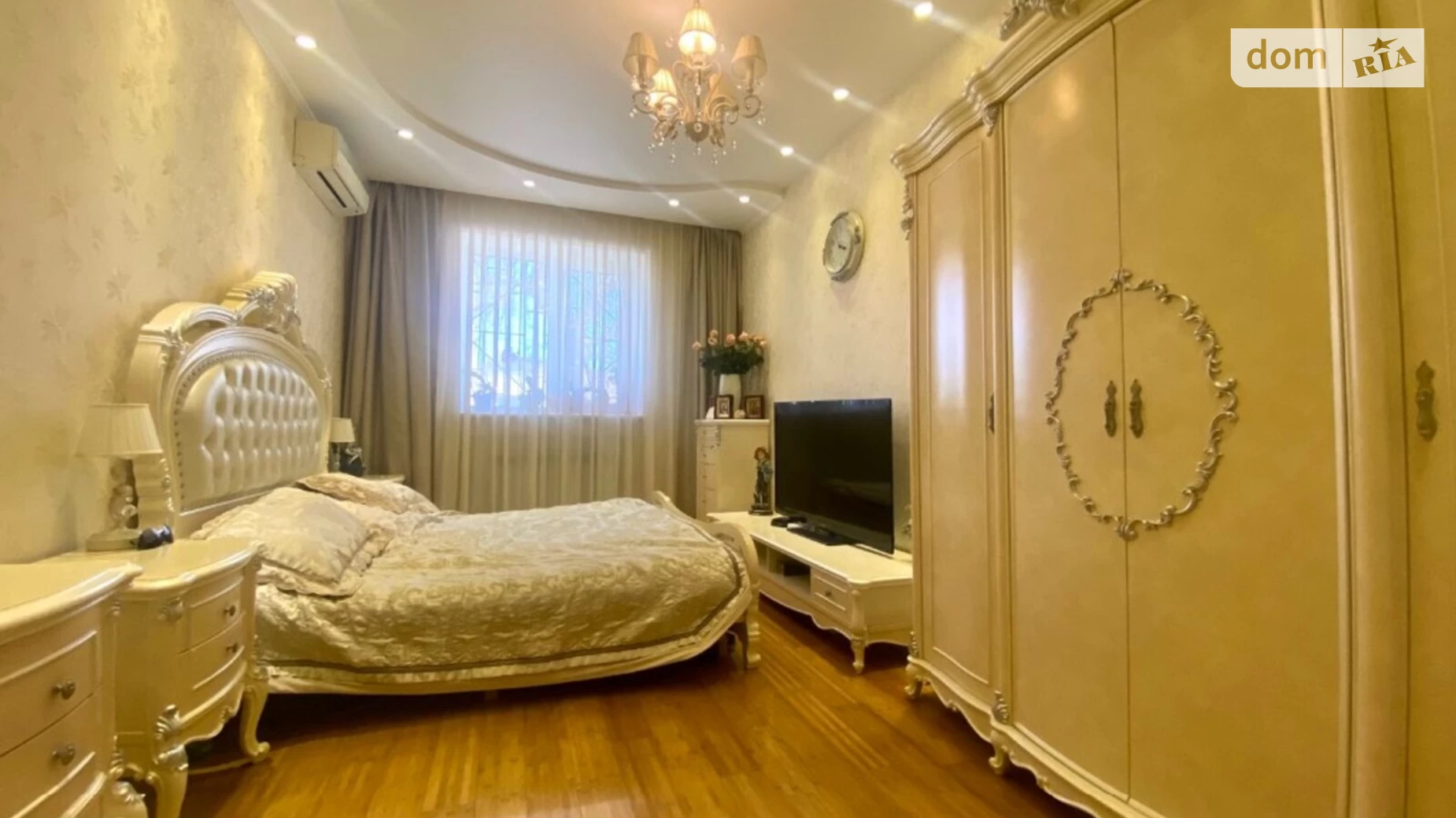 Продается 5-комнатная квартира 197 кв. м в Одессе, ул. Адмирала Лазарева