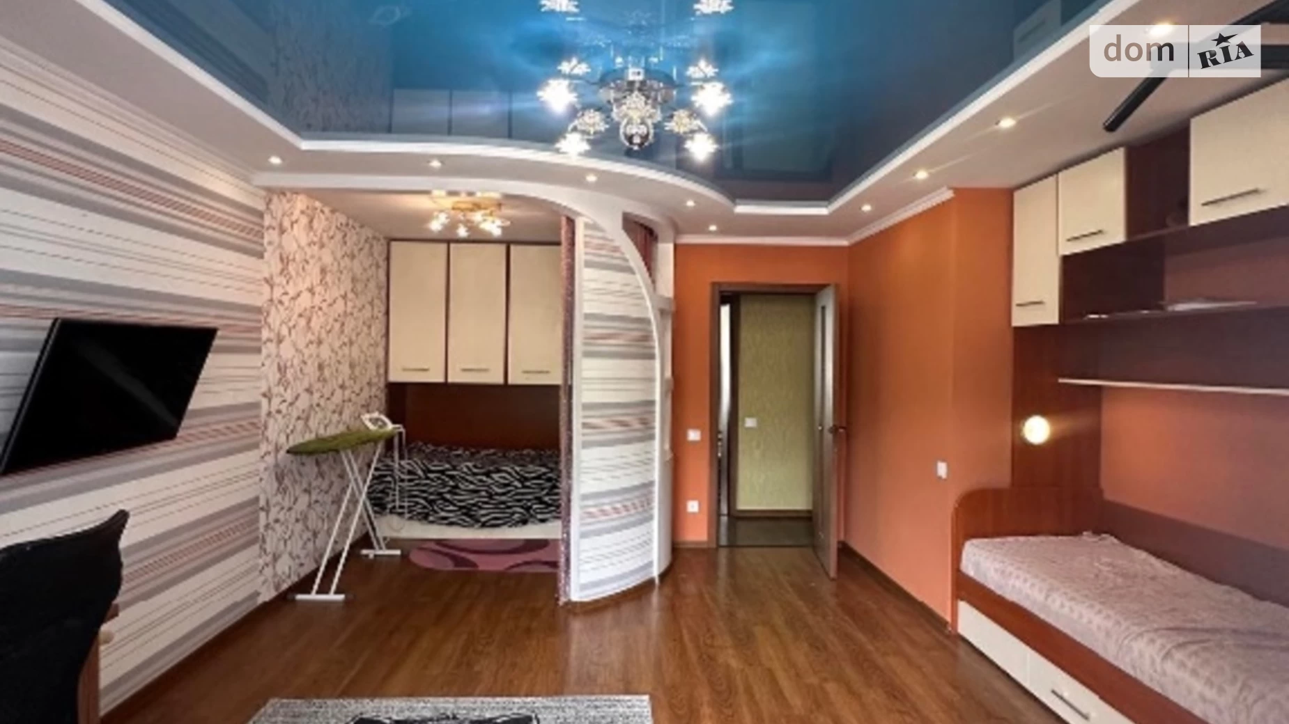 Продается 2-комнатная квартира 64 кв. м в Хмельницком, ул. Панаса Мирного
