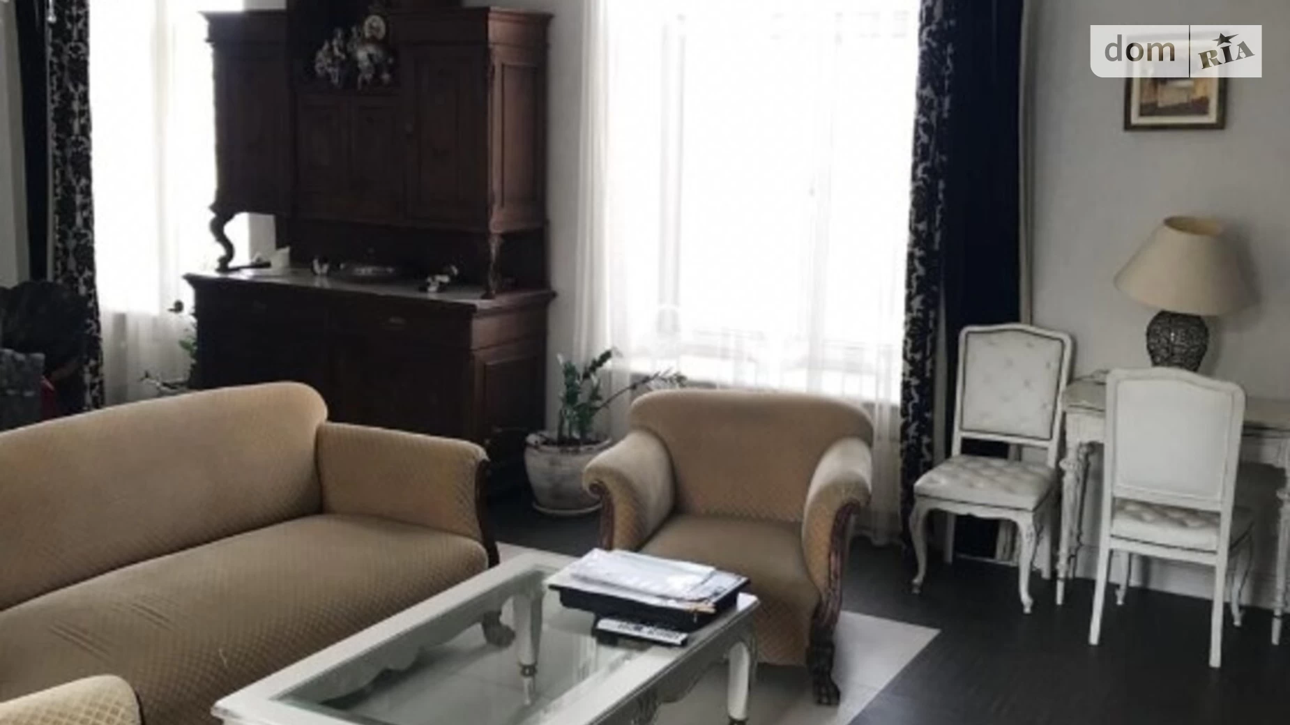 Продается 4-комнатная квартира 300 кв. м в Одессе, ул. Дерибасовская