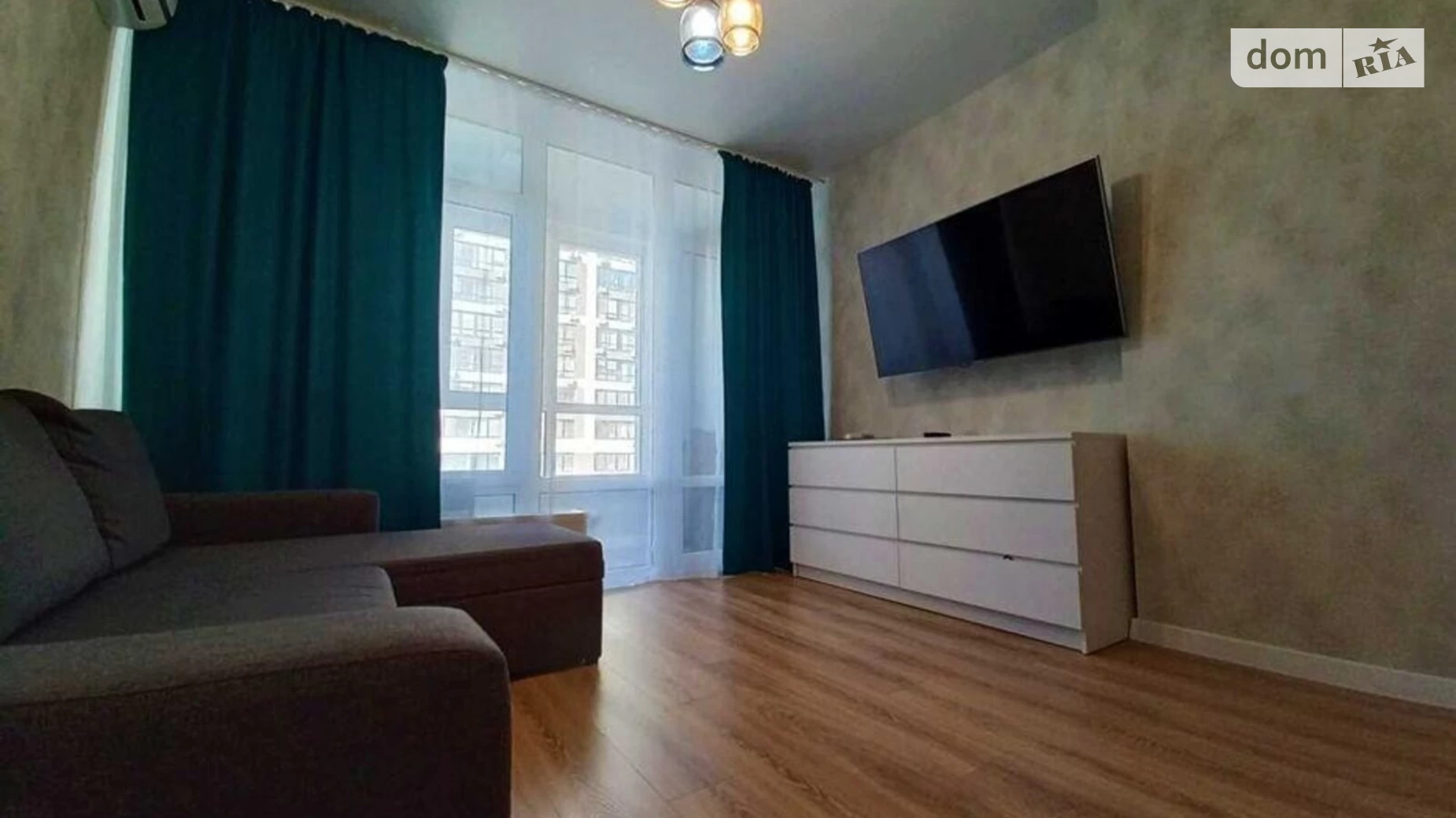 Продается 2-комнатная квартира 70 кв. м в Киеве, ул. Александра Олеся, 4А