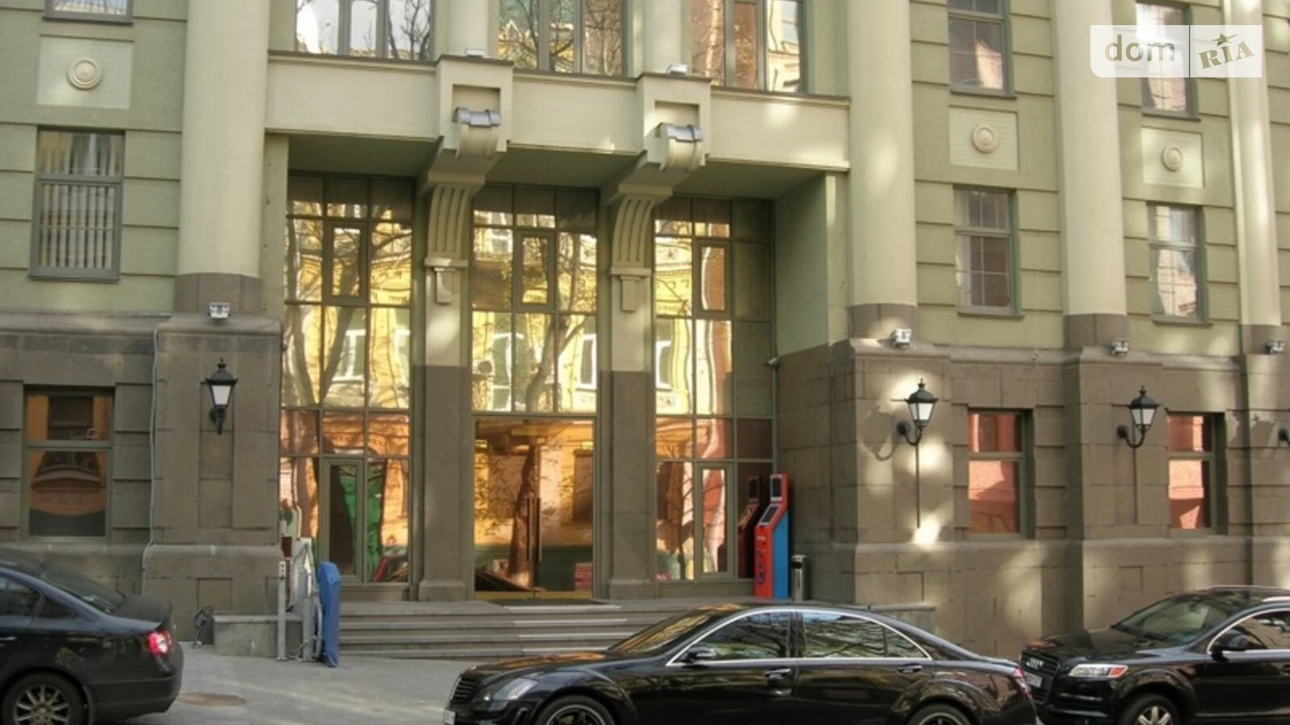 Продается 3-комнатная квартира 139 кв. м в Киеве, ул. Олеся Гончара, 35