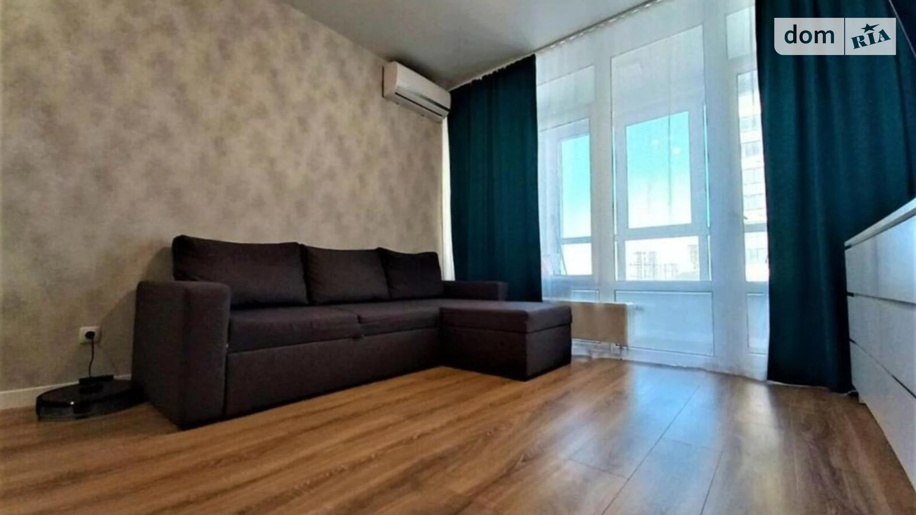 Продается 3-комнатная квартира 70 кв. м в Киеве, ул. Александра Олеся, 4