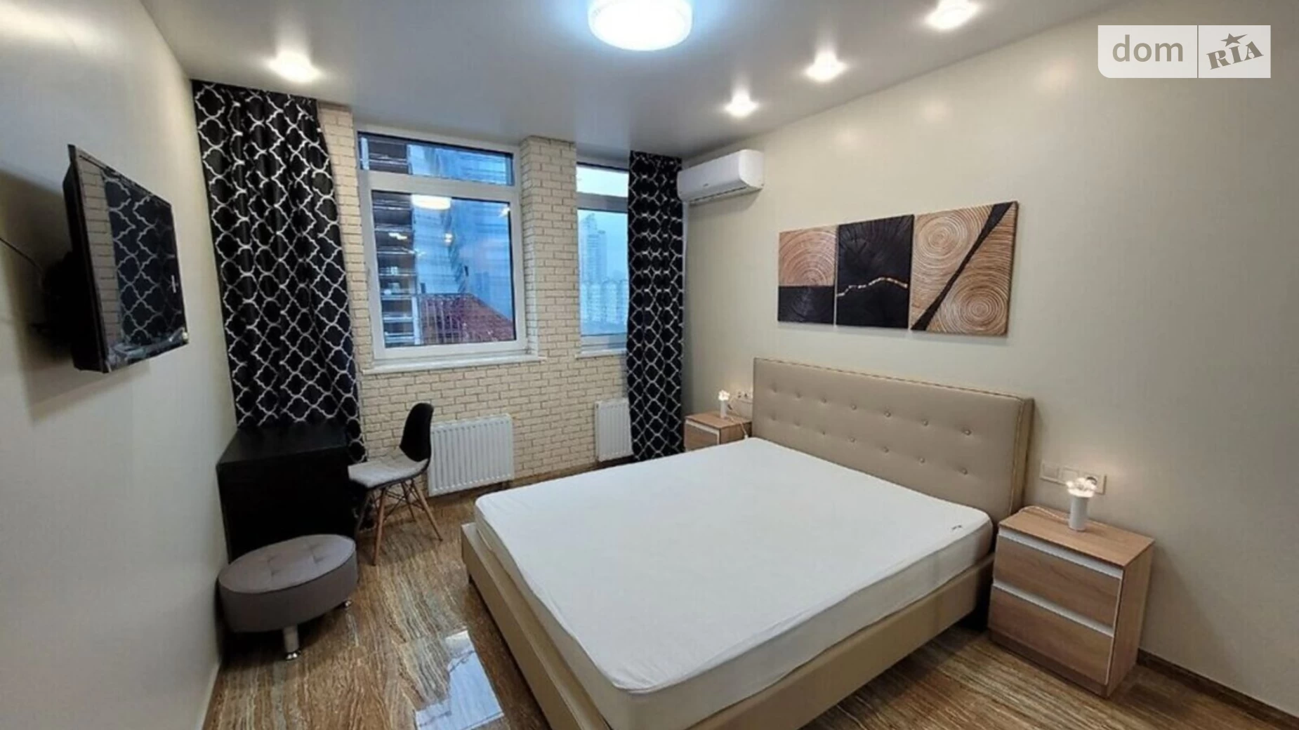 Продается 2-комнатная квартира 94 кв. м в Киеве, ул. Берестецкая