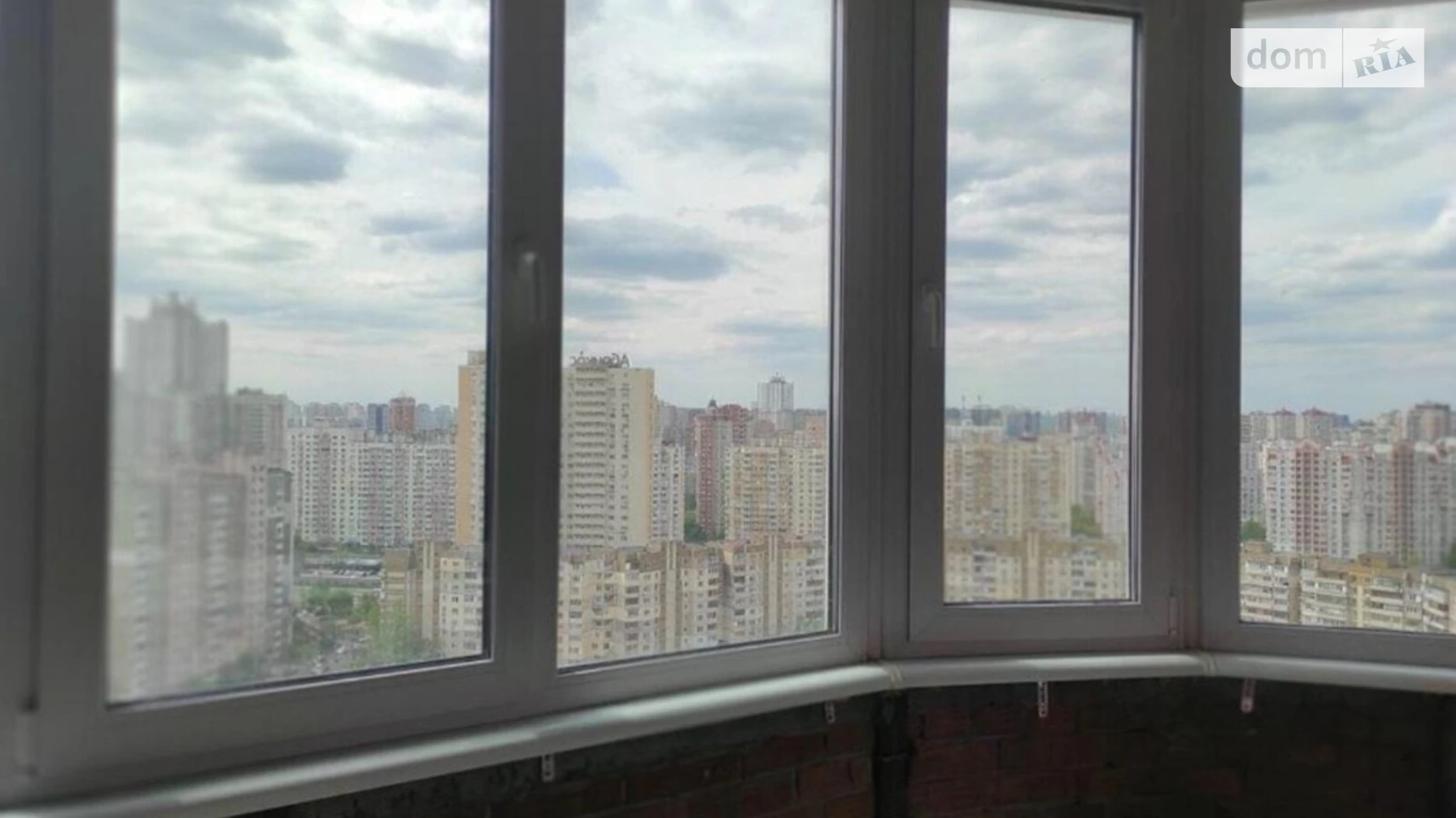Продается 2-комнатная квартира 79 кв. м в Киеве, ул. Анны Ахматовой, 13