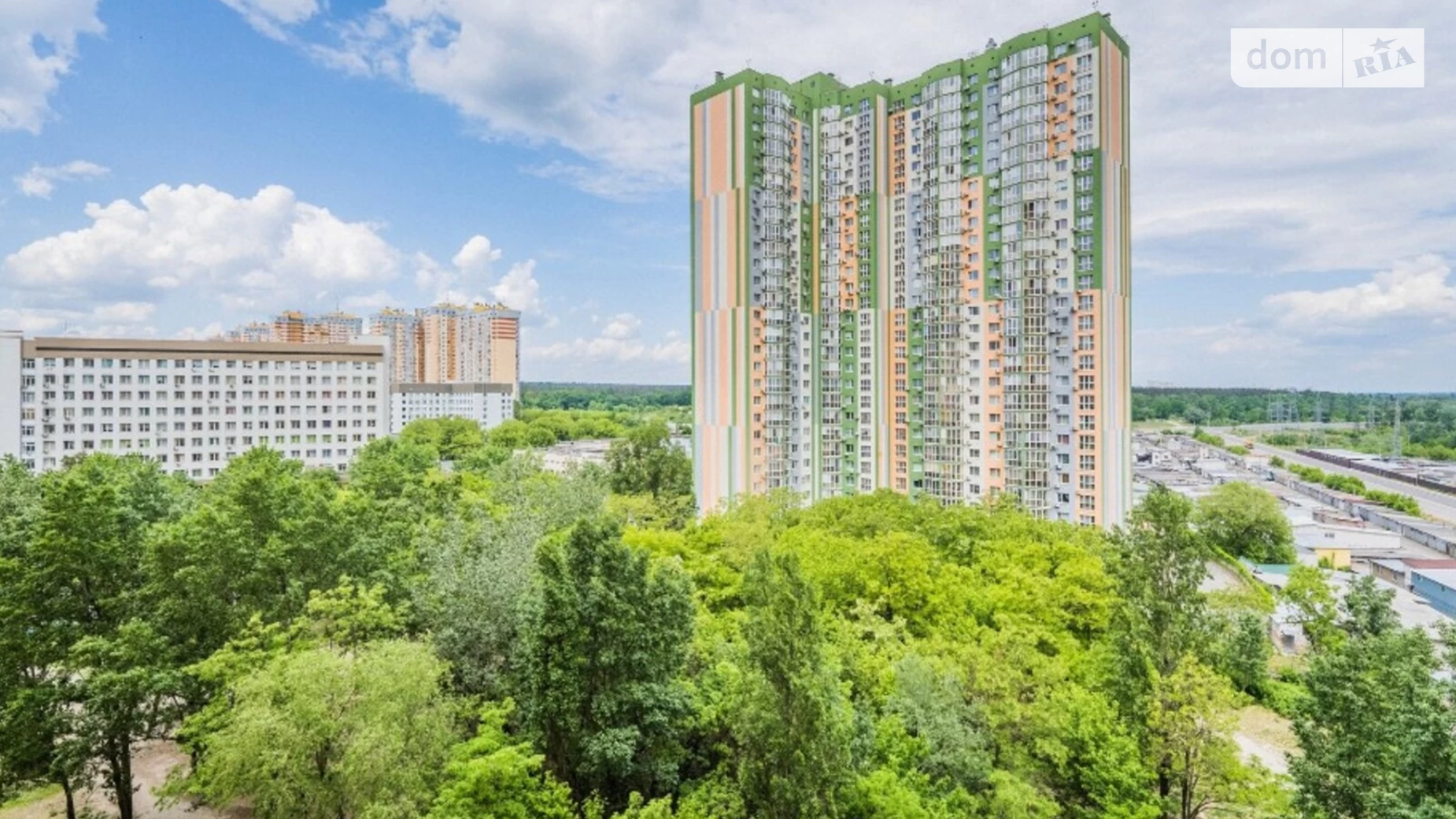 Продается 2-комнатная квартира 82 кв. м в Киеве, ул. Семьи Кульженков, 37