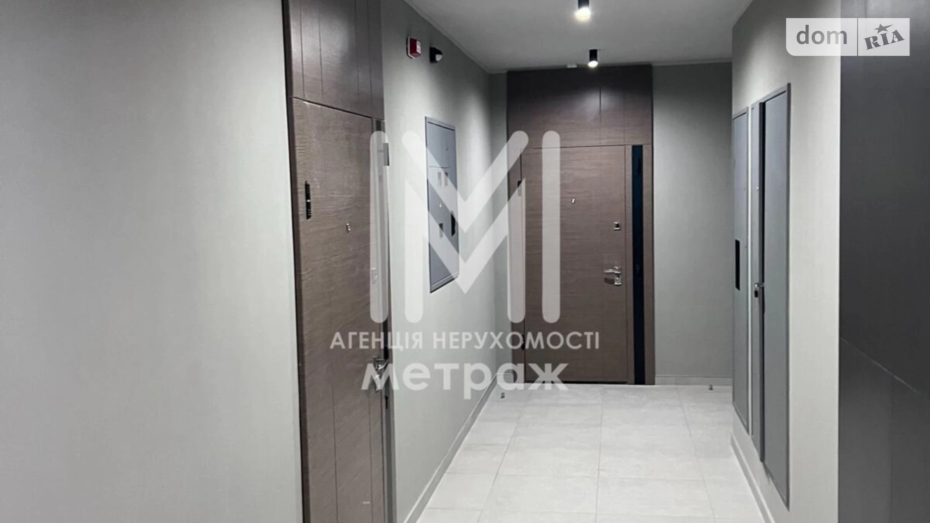 Продається 3-кімнатна квартира 102 кв. м у Києві, вул. Салютна, 2Б