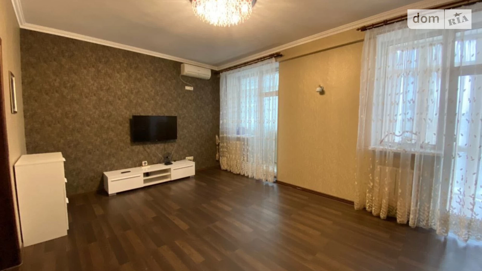 Продается 2-комнатная квартира 95 кв. м в Днепре, ул. Староказацкая(Комсомольская), 46А