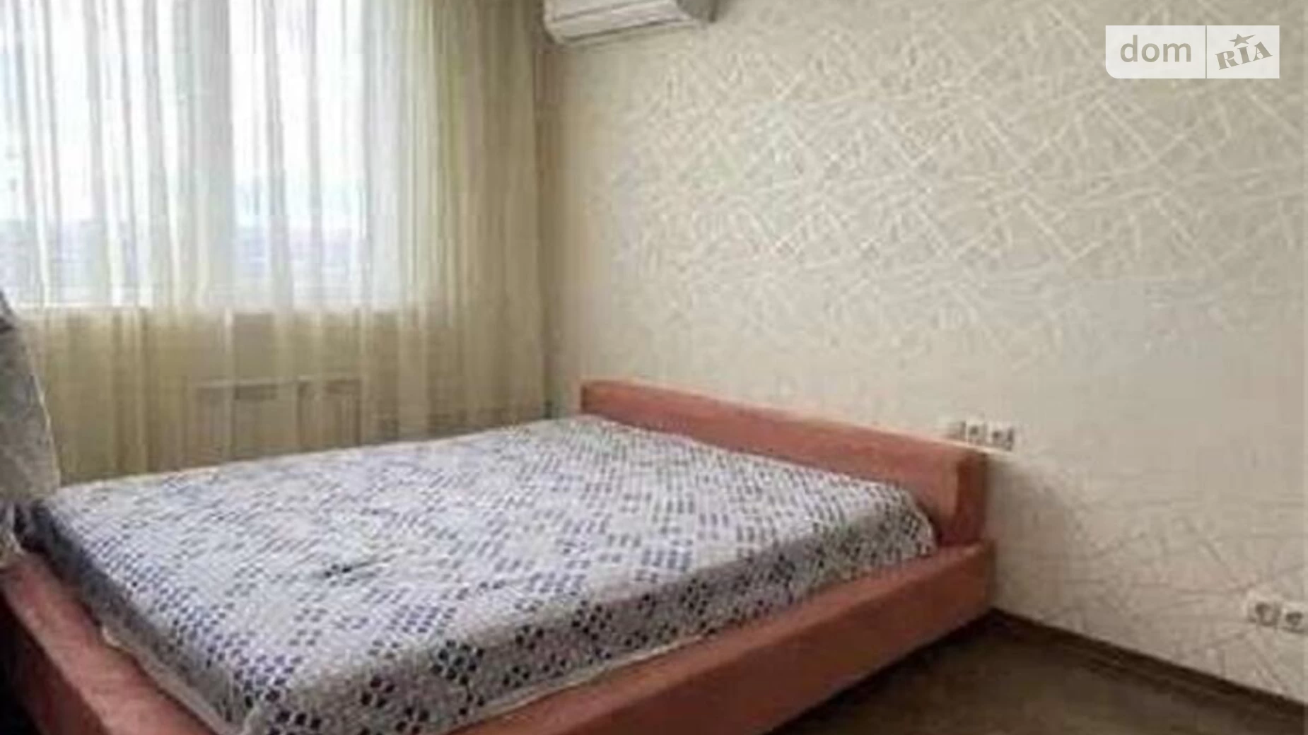 Продается 1-комнатная квартира 37 кв. м в Киеве, ул. Рональда Рейгана(Теодора Драйзера), 40