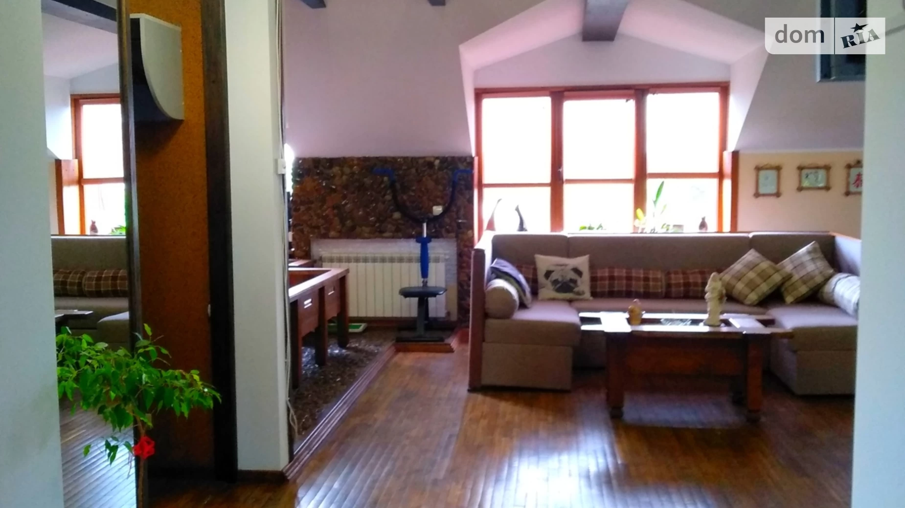 Продается 4-комнатная квартира 250 кв. м в Черновцах, ул. Каспрука Павла