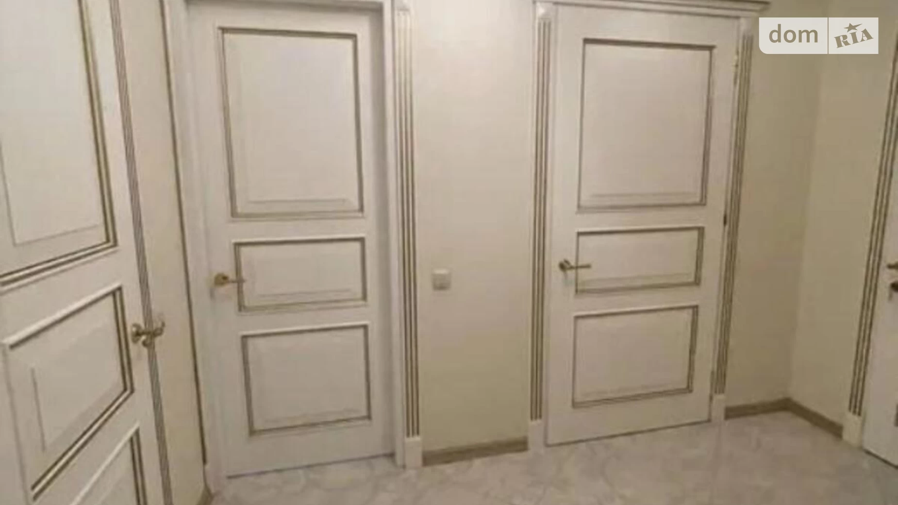 Продается 2-комнатная квартира 57 кв. м в Одессе, ул. Кленовая, 2А