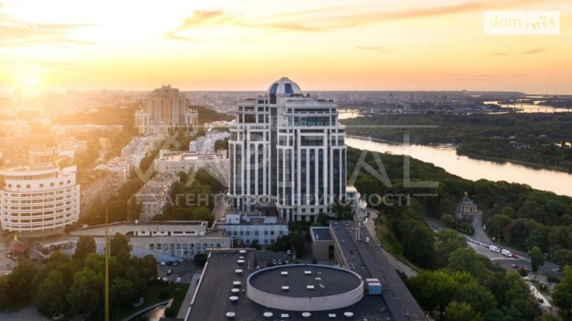 Продается 3-комнатная квартира 209 кв. м в Киеве, ул. Ивана Мазепы(Январского Восстания), 11Б