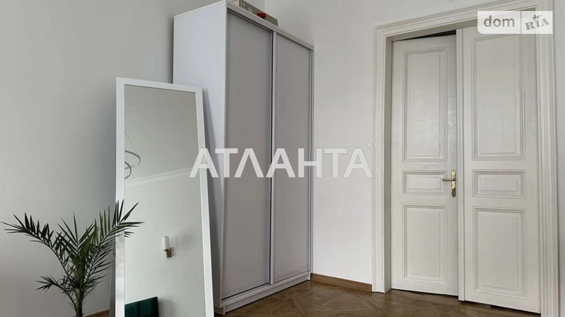 Продається 2-кімнатна квартира 58.3 кв. м у Львові, вул. Зелена