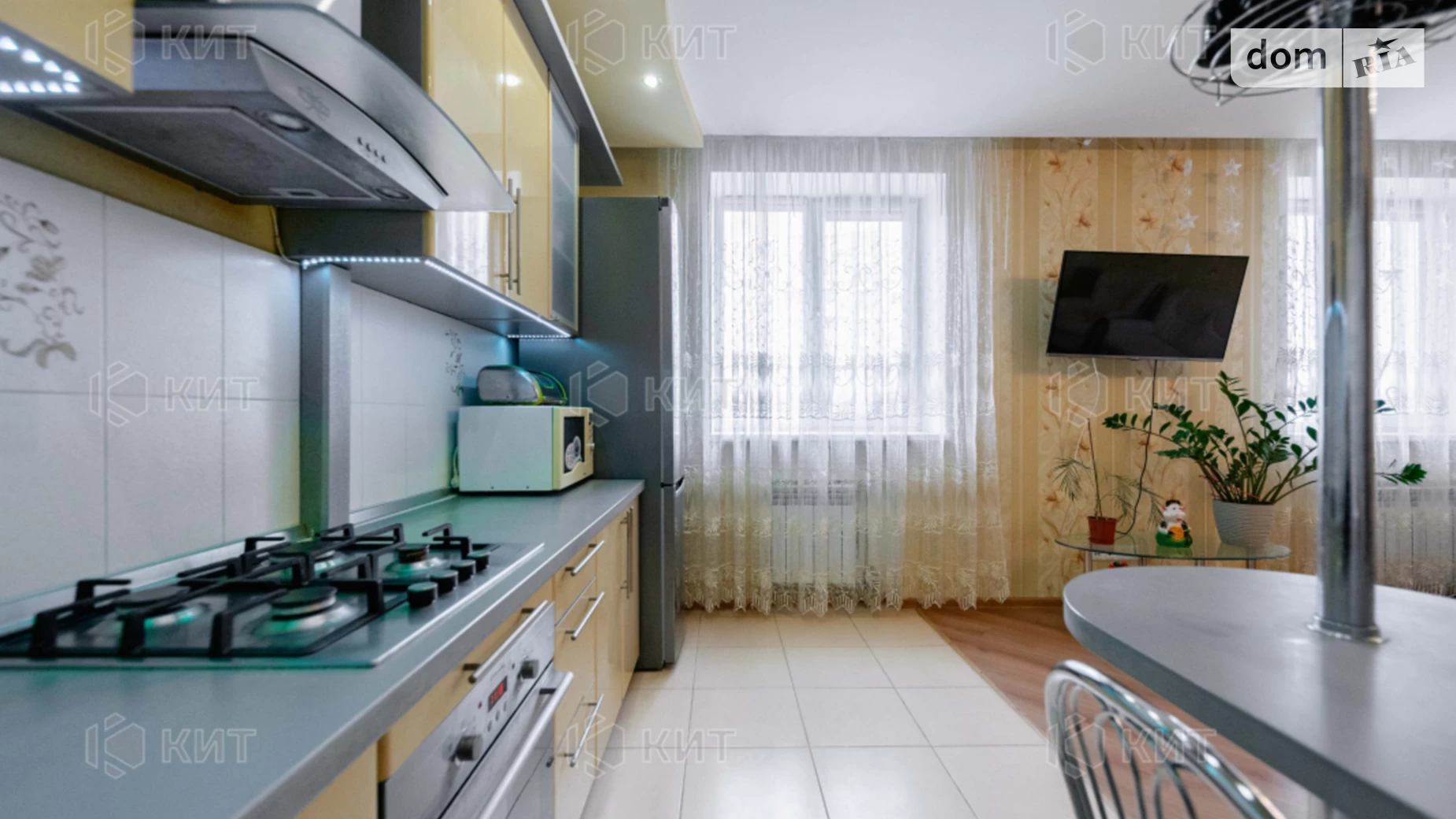 Продається 2-кімнатна квартира 62 кв. м у Харкові, просп. Героїв Харкова(Московський), 131