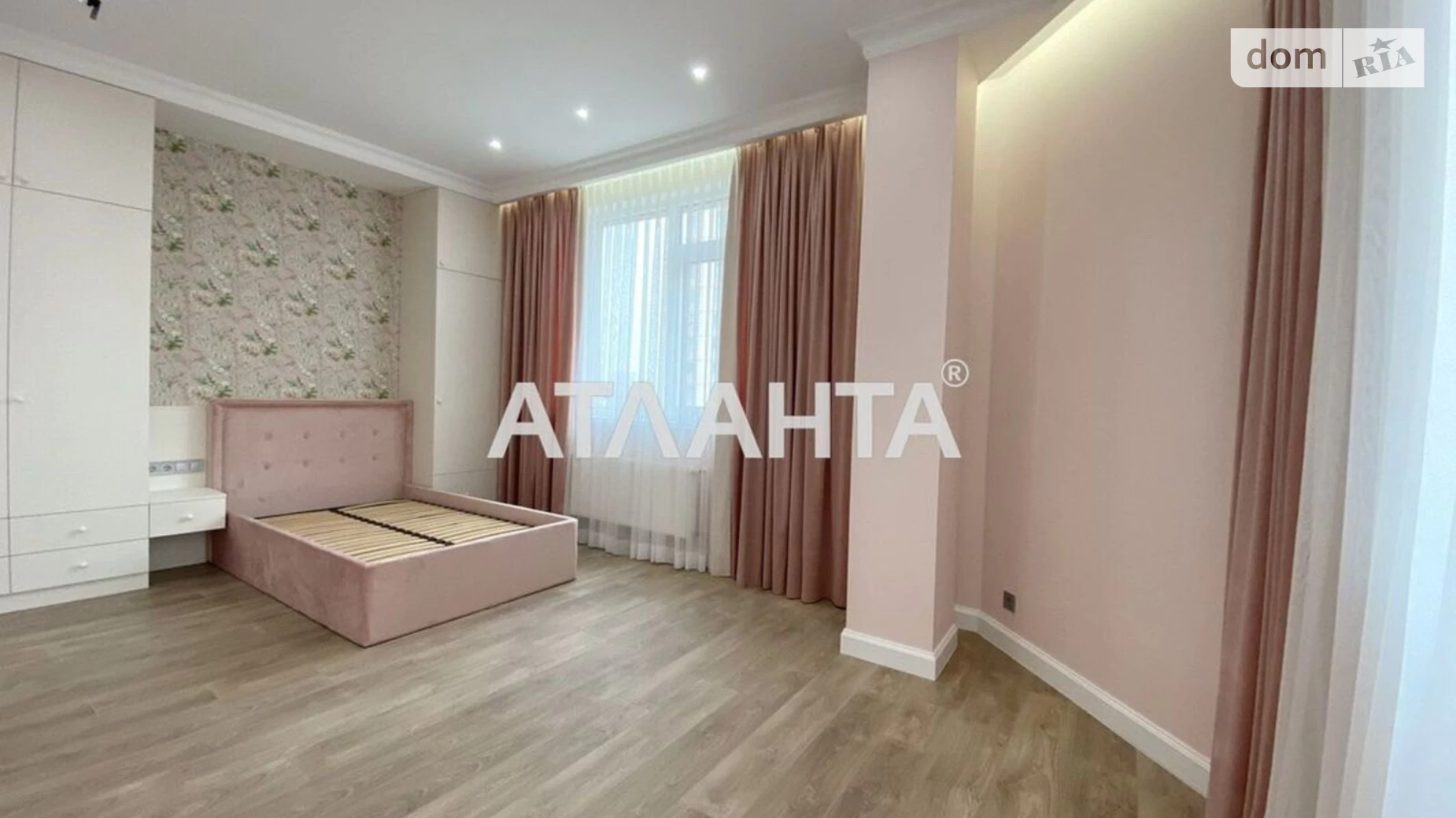 Продається 4-кімнатна квартира 141 кв. м у Одесі, плато Гагарінське