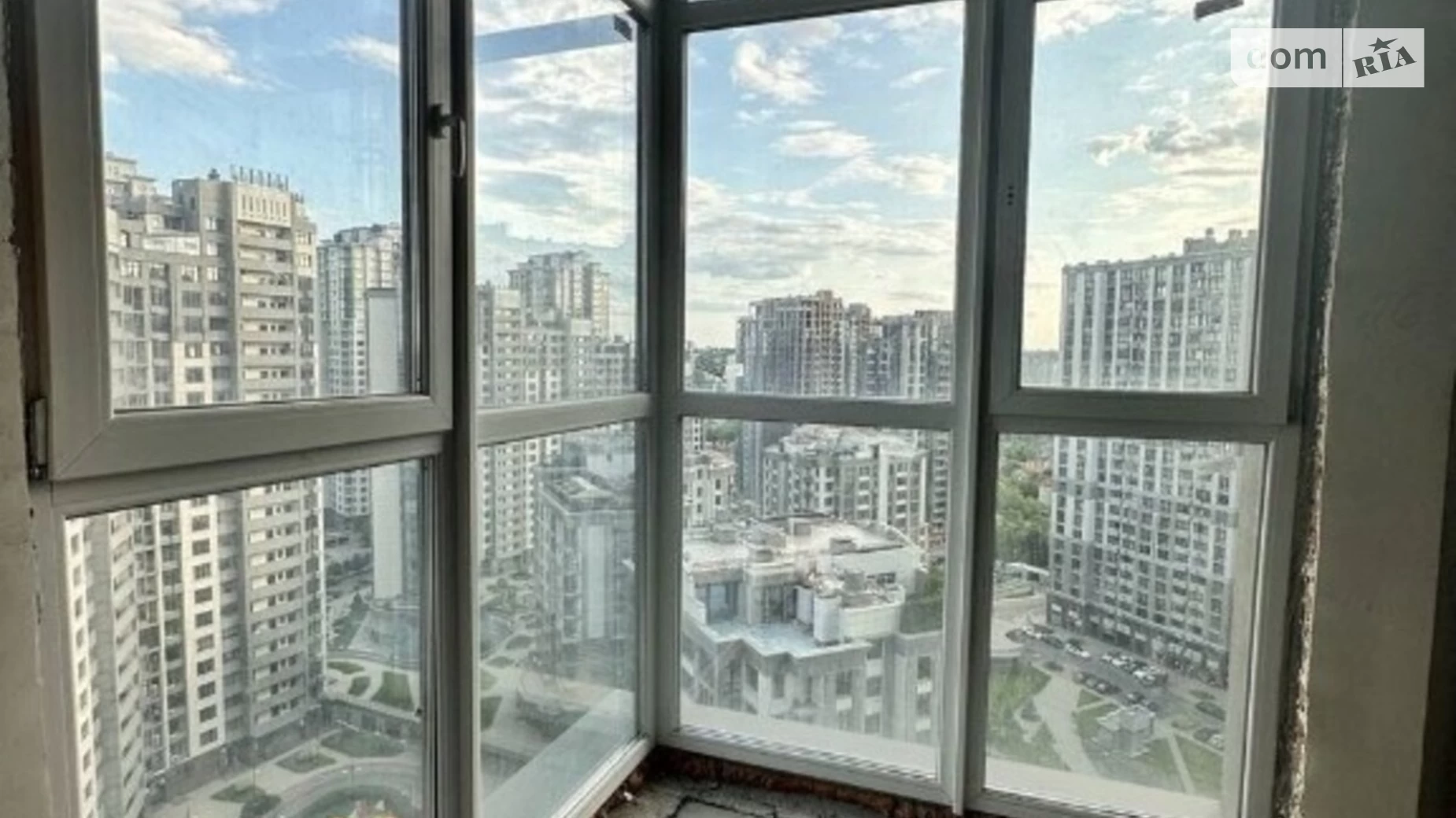 Продается 2-комнатная квартира 100 кв. м в Киеве, ул. Андрея Верхогляда(Драгомирова), 4Б