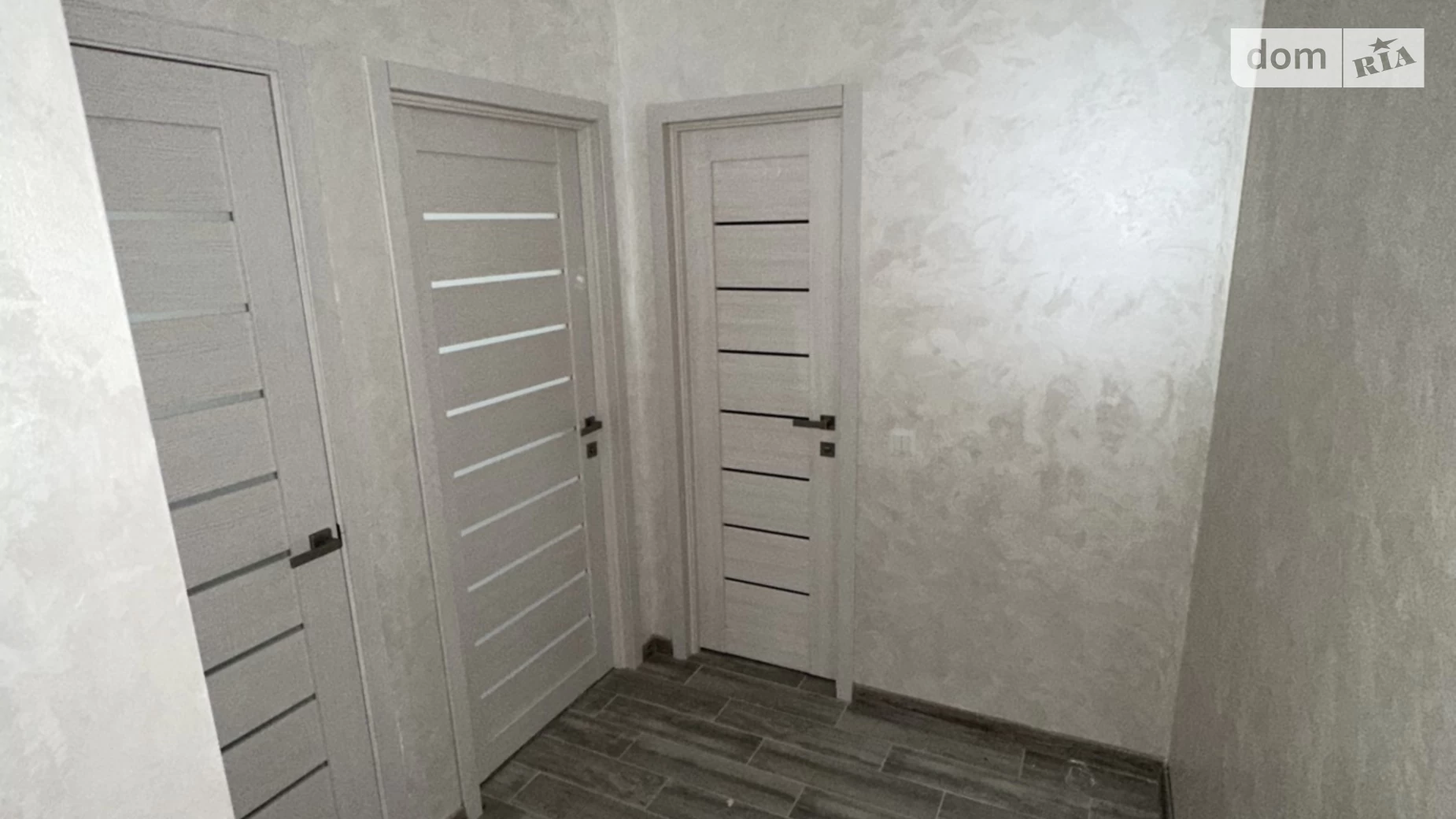 Продается 1-комнатная квартира 60 кв. м в Ужгороде, ул. Университетская, 7 - фото 2