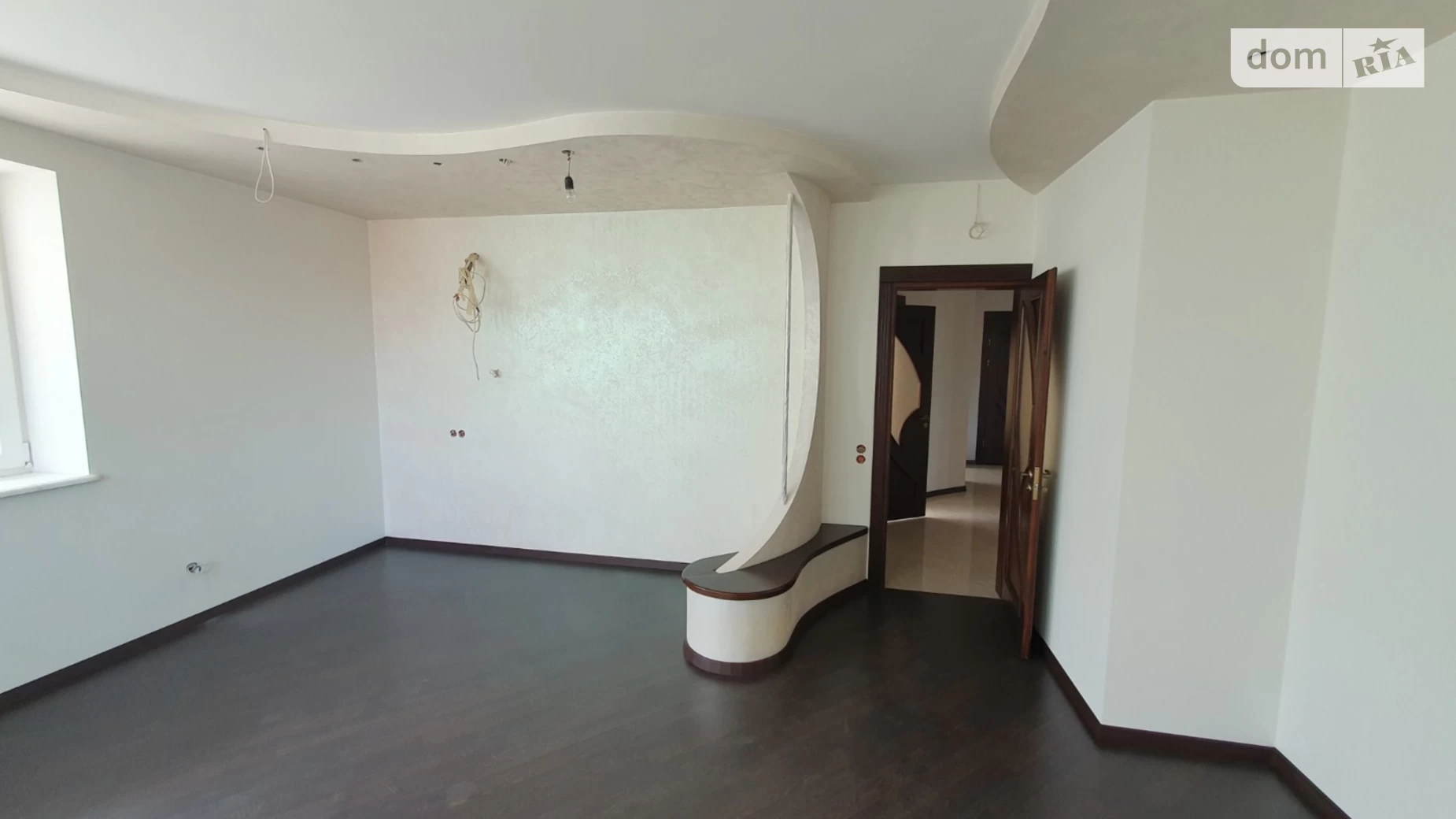 Продается 5-комнатная квартира 197 кв. м в Хмельницком, ул. Заречанская