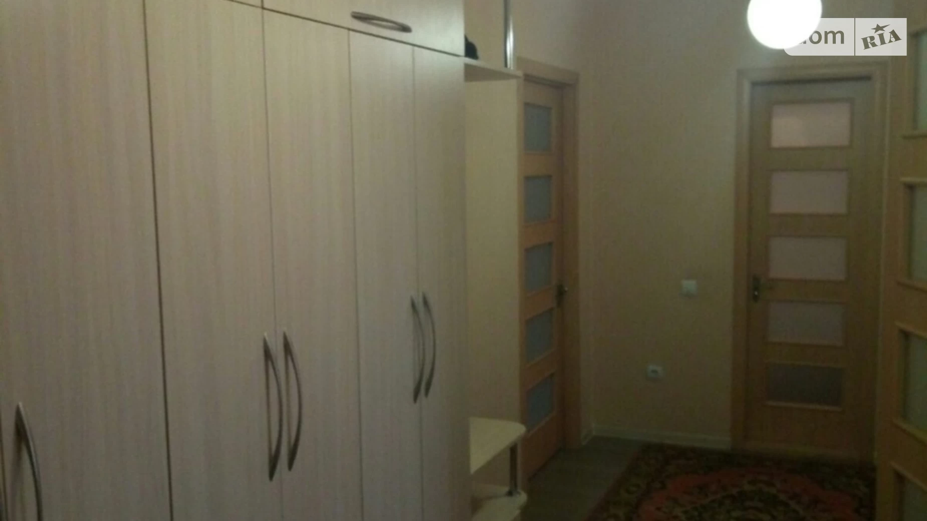 Продається 2-кімнатна квартира 80 кв. м у Чорноморську, вул. Парусна