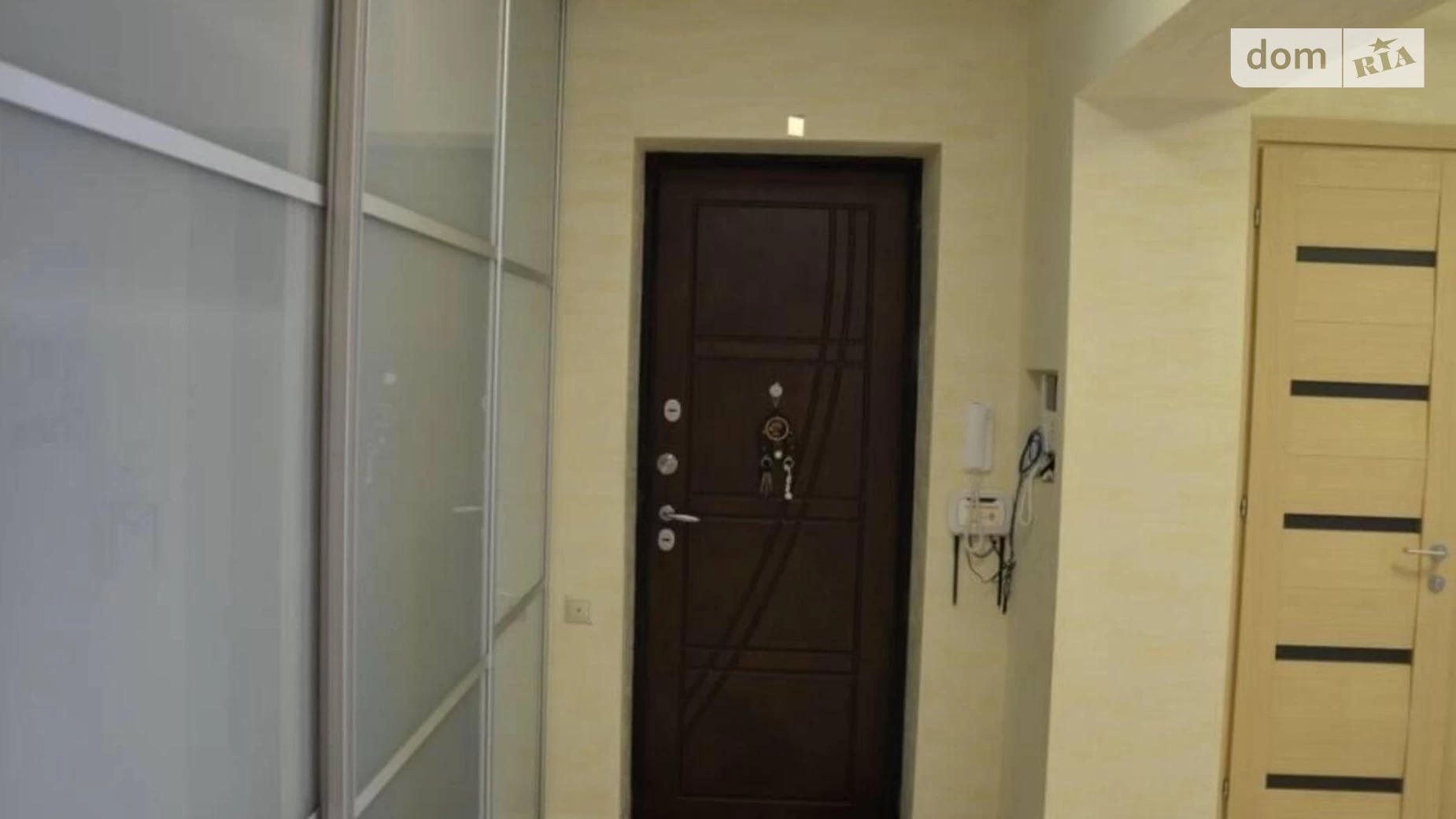 Продается 3-комнатная квартира 130 кв. м в Черноморске, ул. Парковая