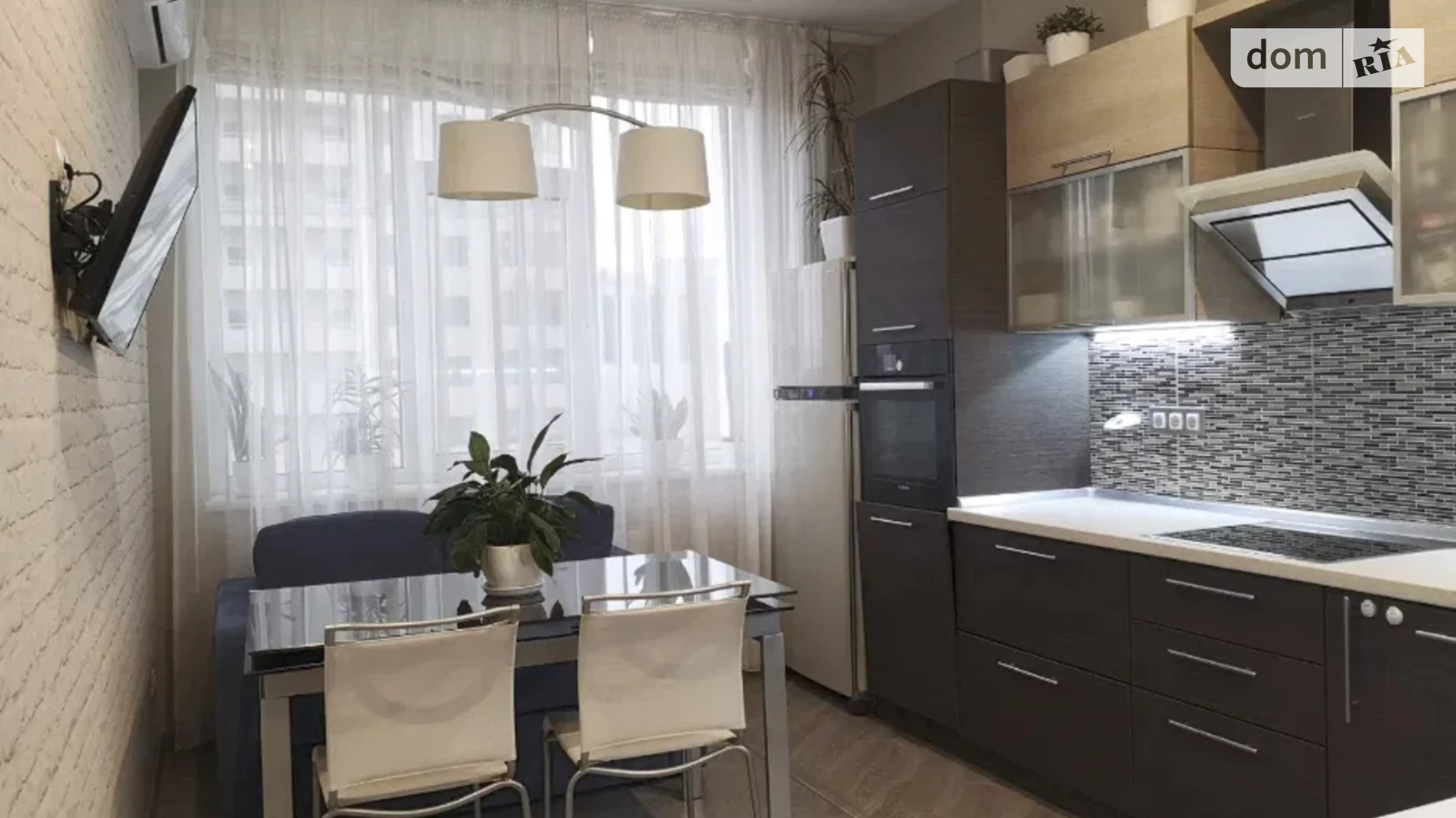 Продається 2-кімнатна квартира 59 кв. м у Одесі, плато Гагарінське, 5Б