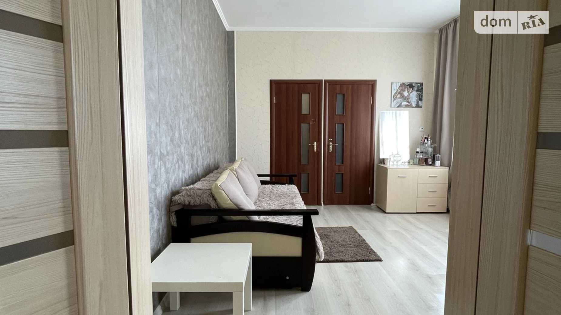 Продается 1-комнатная квартира 40 кв. м в Черноморске, ул. Парусная, 17 - фото 3