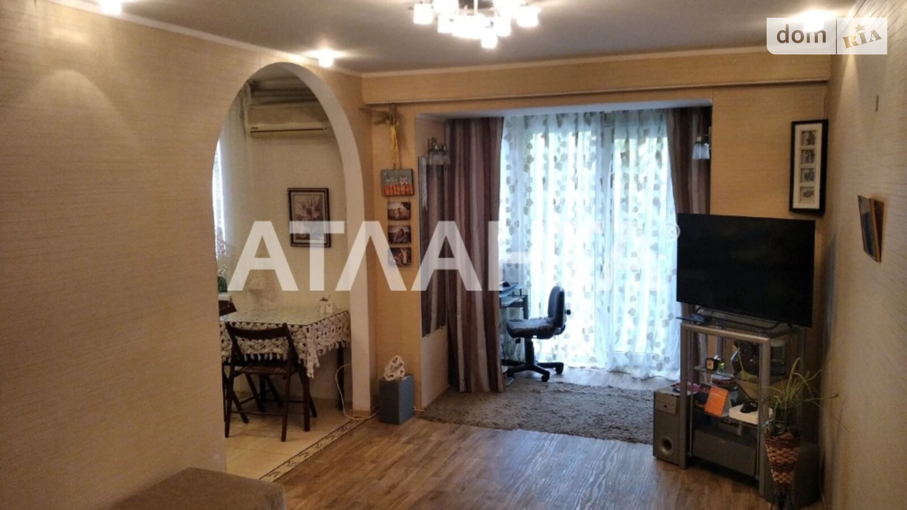 Продается 1-комнатная квартира 33 кв. м в Одессе, ул. Героев Крут